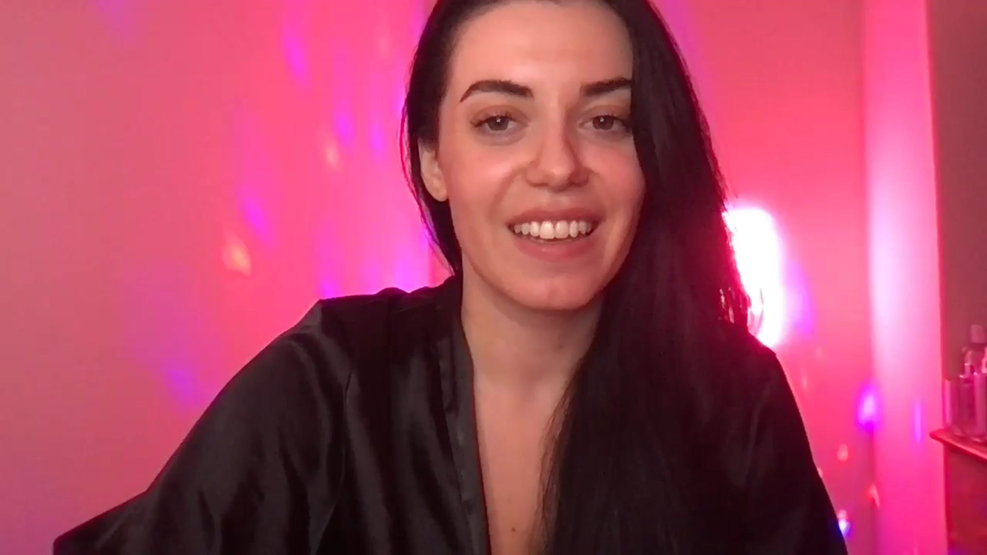 Gallery image thumbnail from xoxEmilyxoxx's myfreecams stream on, 10/28/2024, 01:07 image 1 of 20