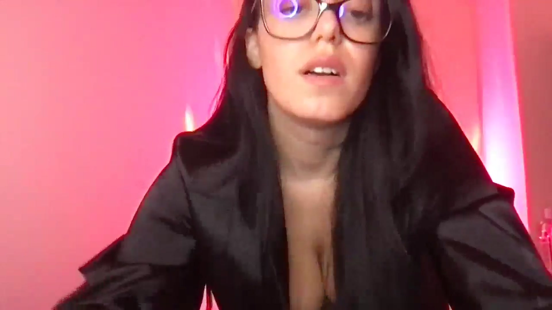 Gallery image thumbnail from xoxEmilyxoxx's myfreecams stream on, 10/28/2024, 01:07 image 6 of 20