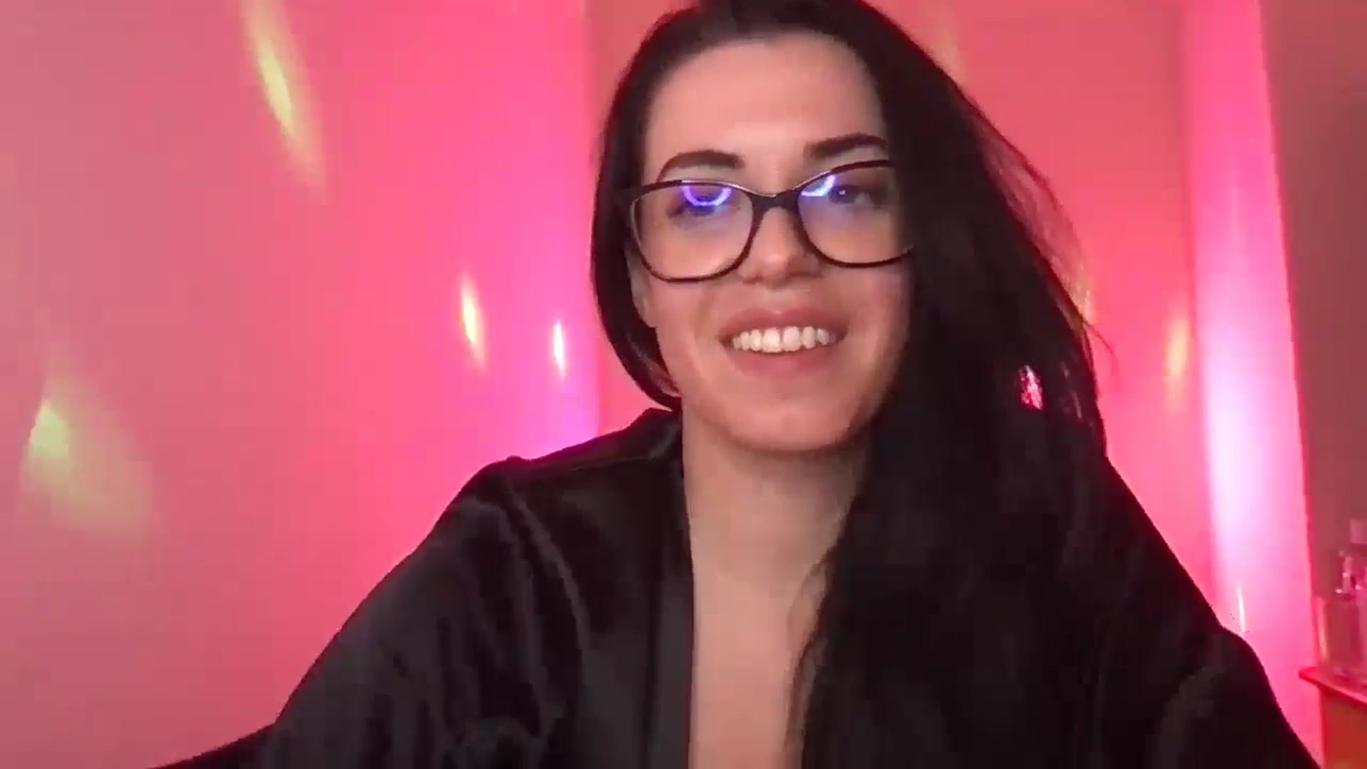 Gallery image thumbnail from xoxEmilyxoxx's myfreecams stream on, 10/28/2024, 01:07 image 3 of 20