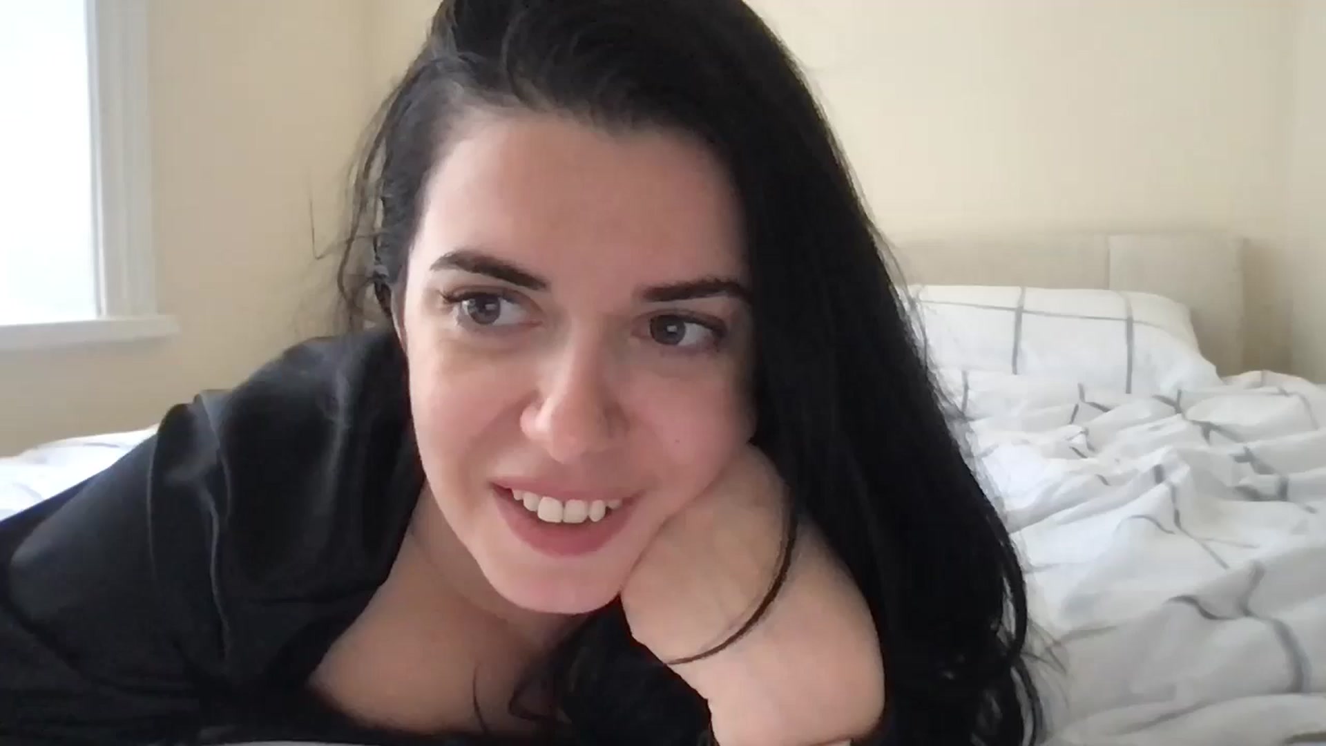 Gallery image thumbnail from xoxEmilyxoxx's myfreecams stream on, 10/28/2024, 13:48 image 11 of 20