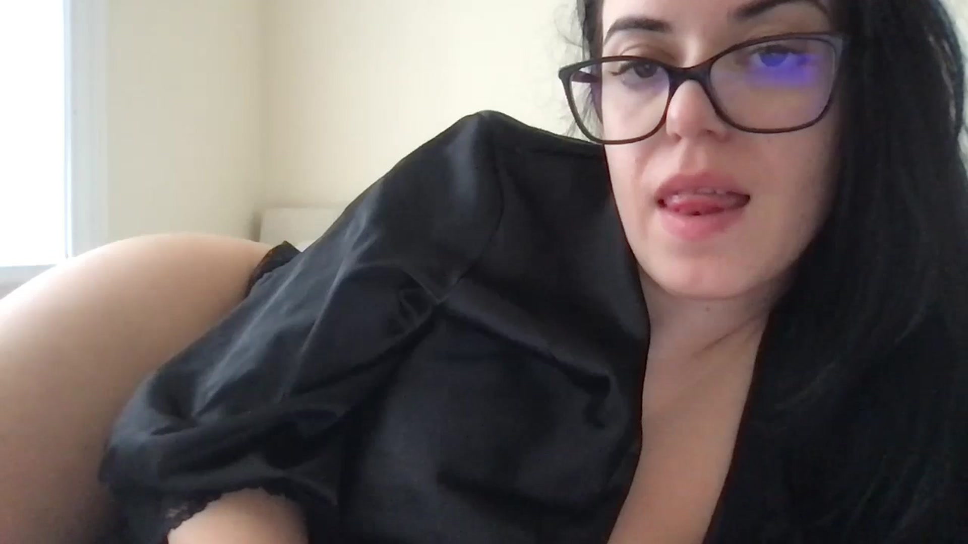 Gallery image thumbnail from xoxEmilyxoxx's myfreecams stream on, 10/28/2024, 13:48 image 15 of 20