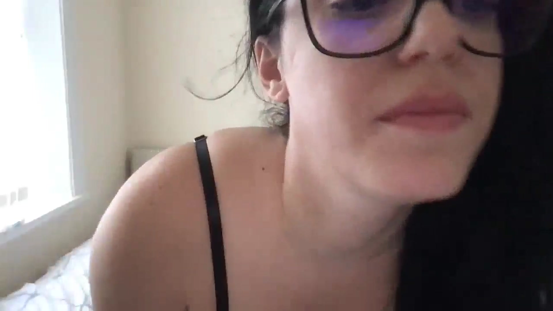 Gallery image thumbnail from xoxEmilyxoxx's myfreecams stream on, 10/28/2024, 14:37 image 2 of 20