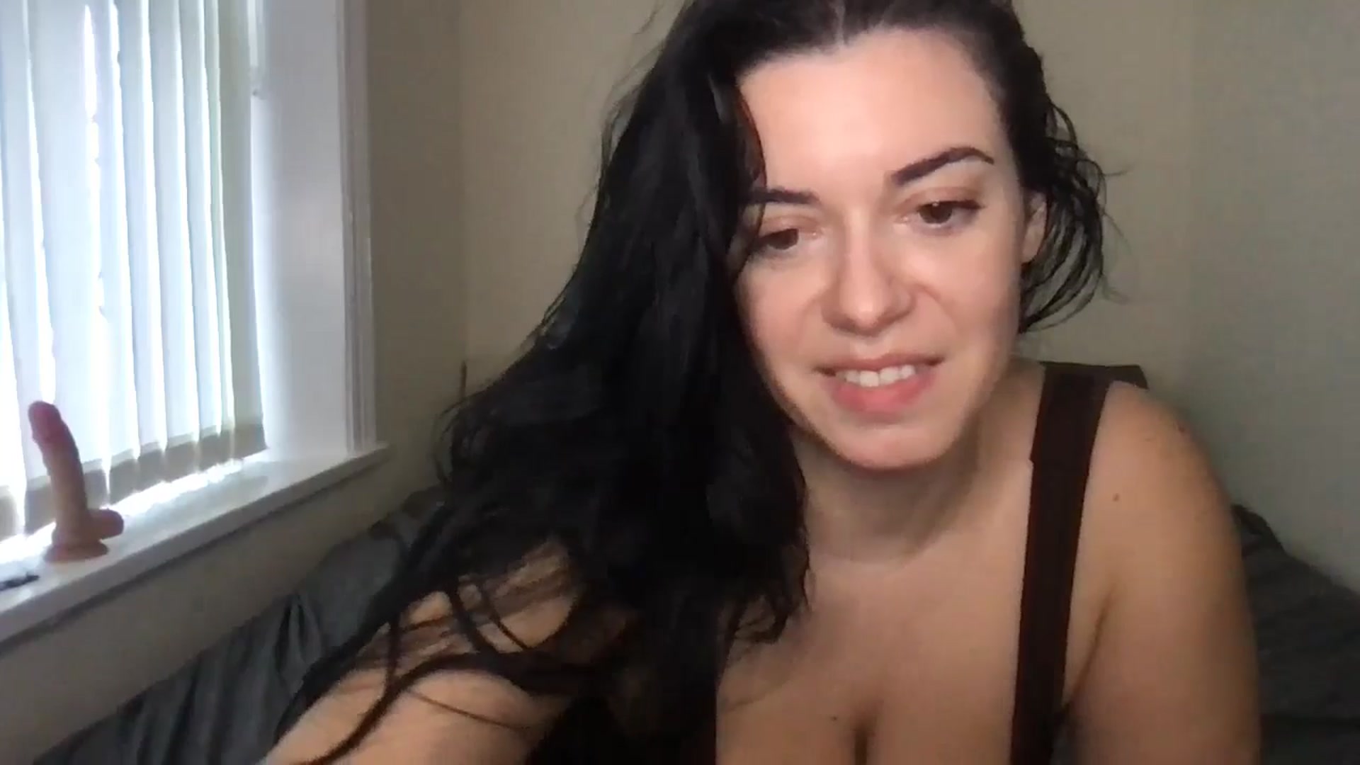 Gallery image thumbnail from xoxEmilyxoxx's myfreecams stream on, 11/08/2024, 15:35 image 8 of 20