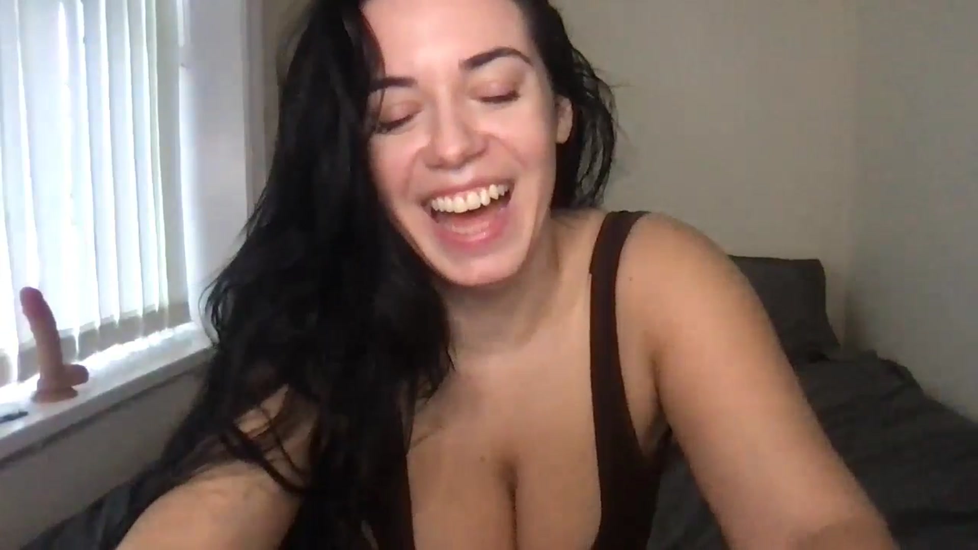Gallery image thumbnail from xoxEmilyxoxx's myfreecams stream on, 11/08/2024, 15:35 image 9 of 20