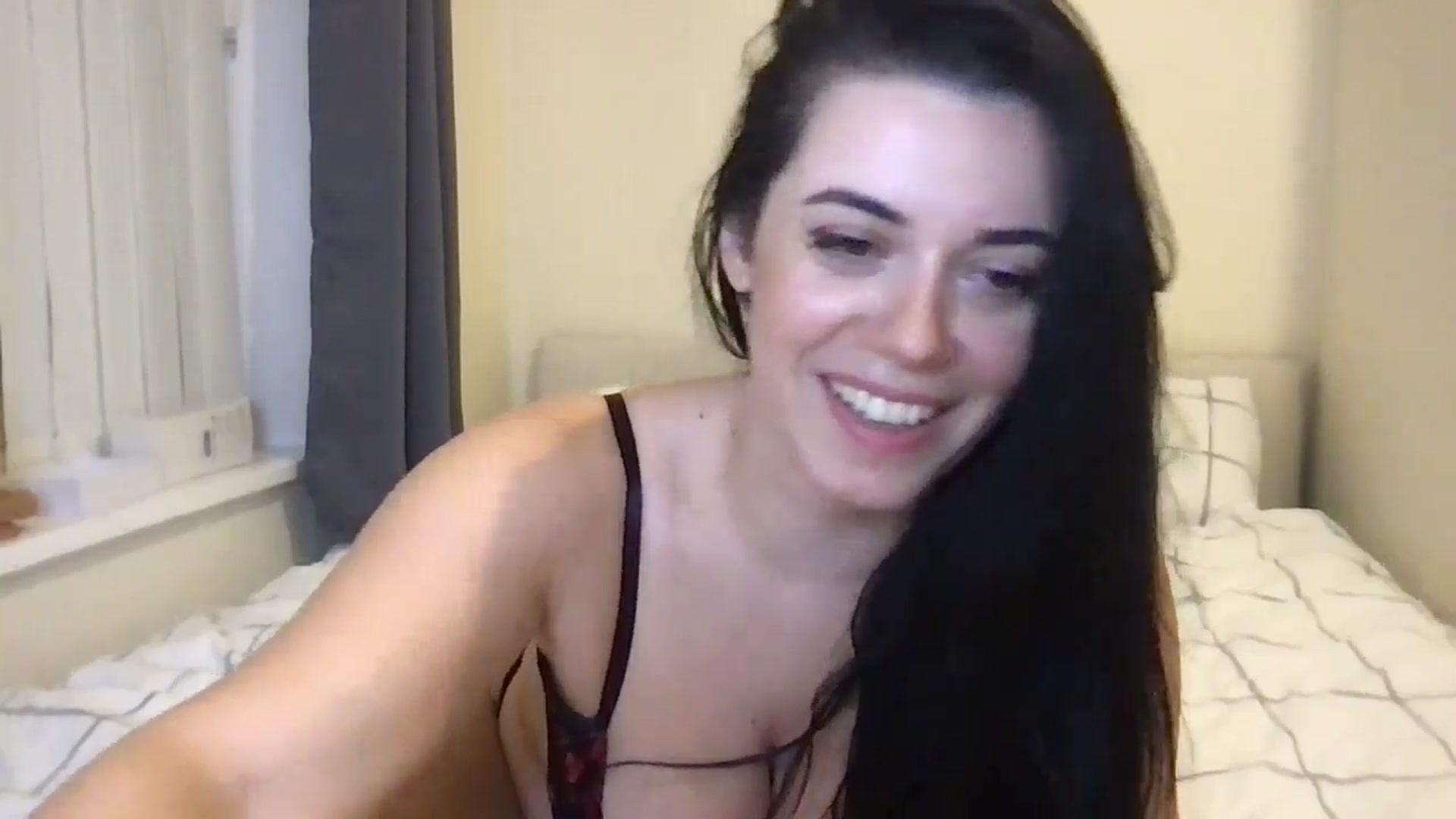 Gallery image thumbnail from xoxEmilyxoxx's myfreecams stream on, 11/15/2024, 17:05 image 15 of 20