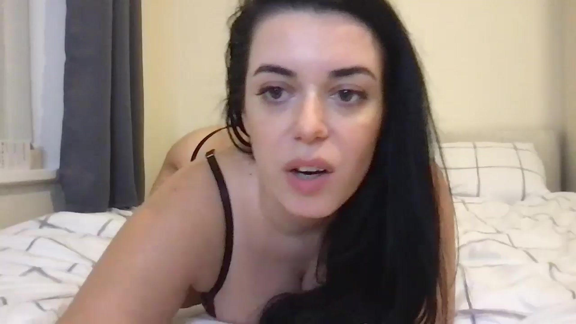 Gallery image thumbnail from xoxEmilyxoxx's myfreecams stream on, 11/15/2024, 17:05 image 20 of 20
