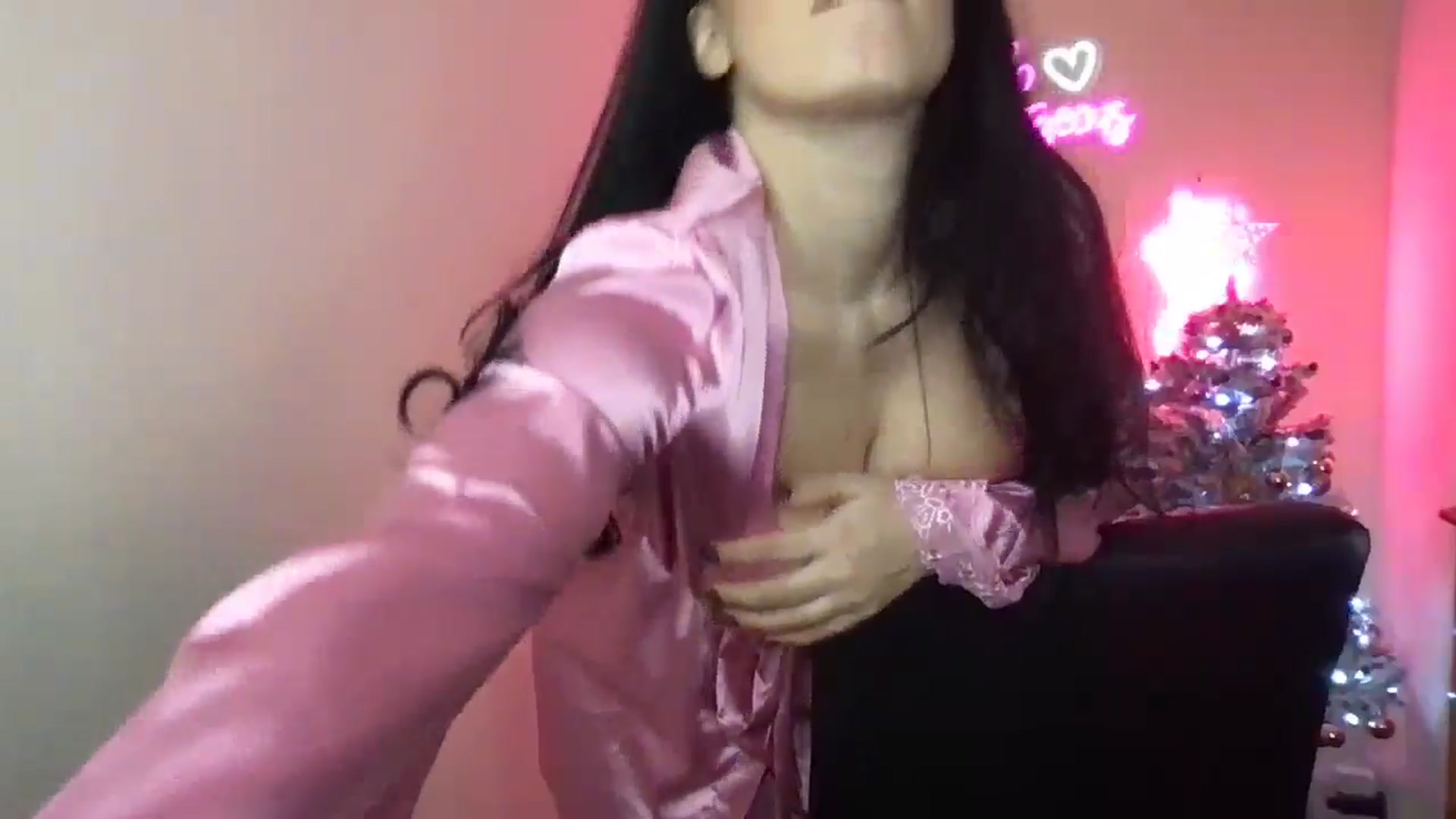 Gallery image thumbnail from xoxEmilyxoxx's myfreecams stream on, 11/22/2024, 17:08 image 15 of 20