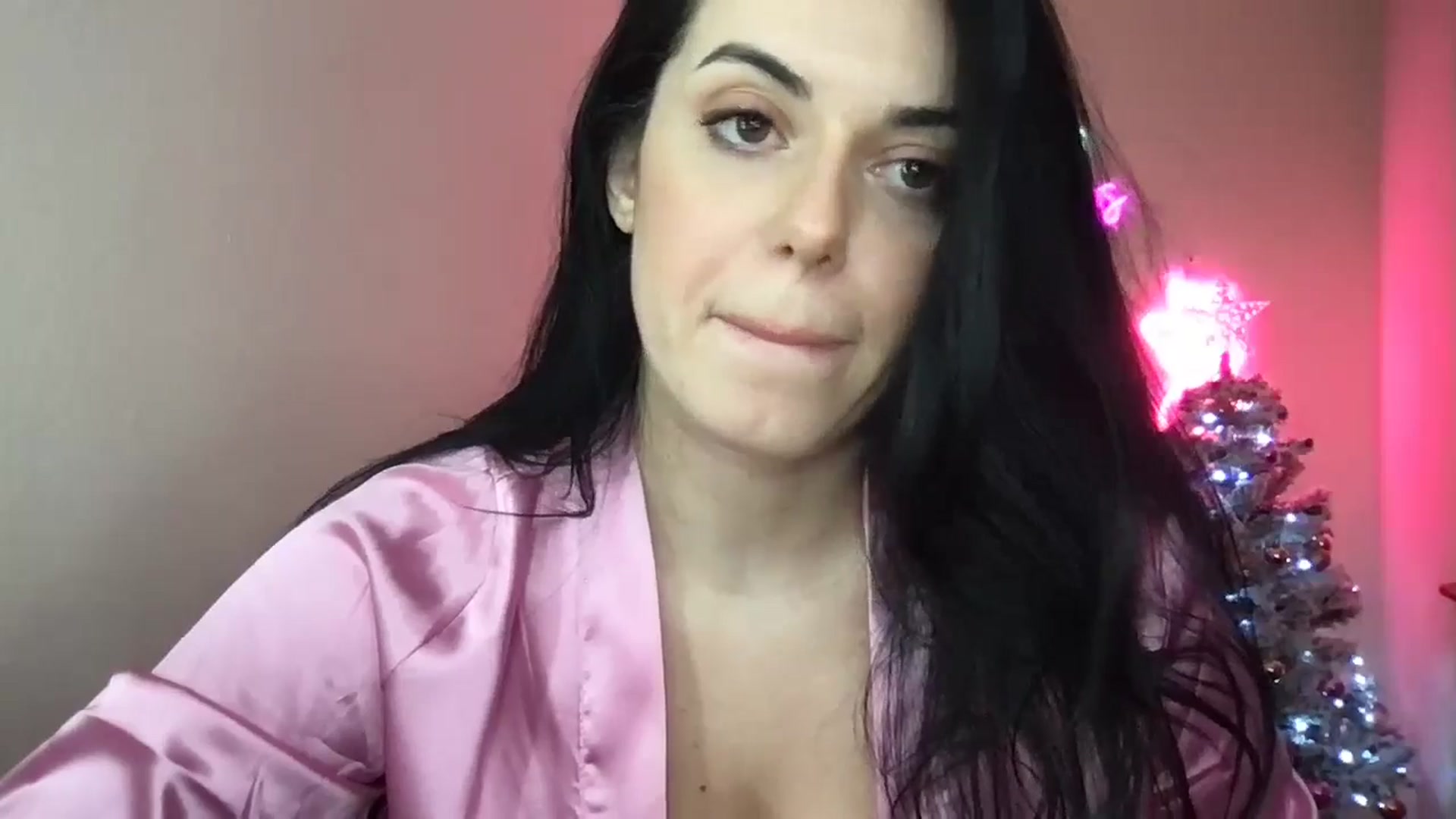 Gallery image thumbnail from xoxEmilyxoxx's myfreecams stream on, 11/22/2024, 17:08 image 19 of 20