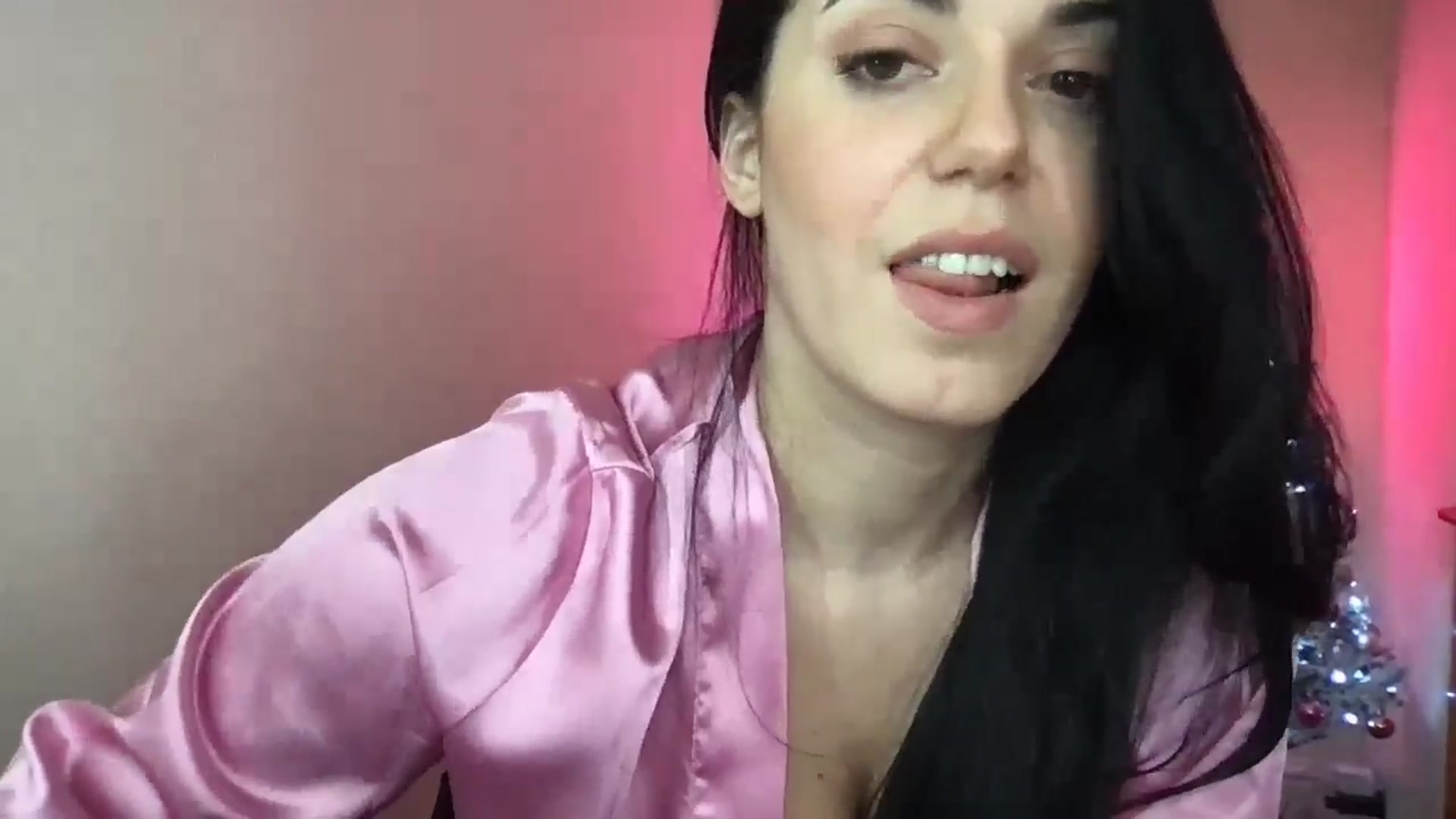 Gallery image thumbnail from xoxEmilyxoxx's myfreecams stream on, 11/22/2024, 17:08 image 7 of 20