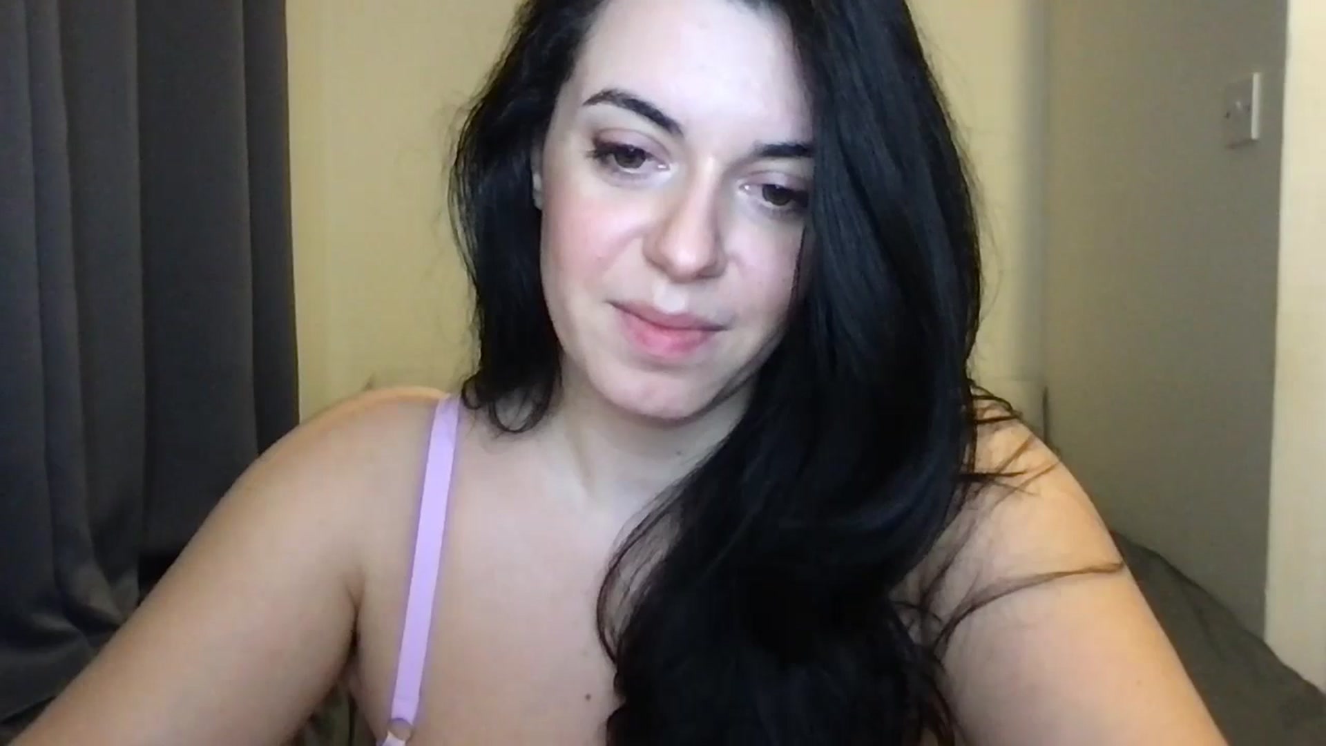 Gallery image thumbnail from xoxEmilyxoxx's myfreecams stream on, 11/22/2024, 20:52 image 15 of 20
