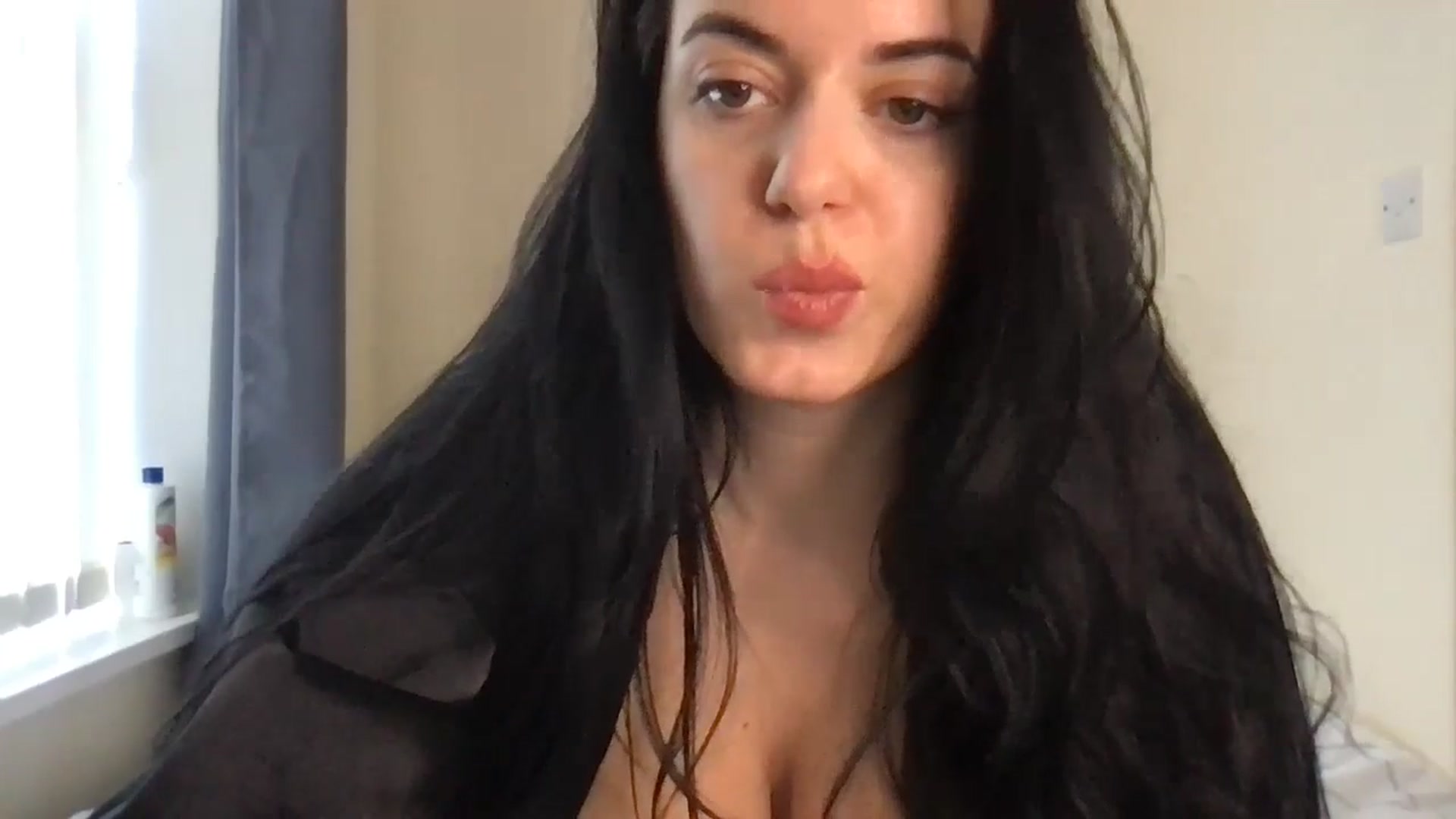 Gallery image thumbnail from xoxEmilyxoxx's myfreecams stream on, 11/27/2024, 14:25 image 8 of 20