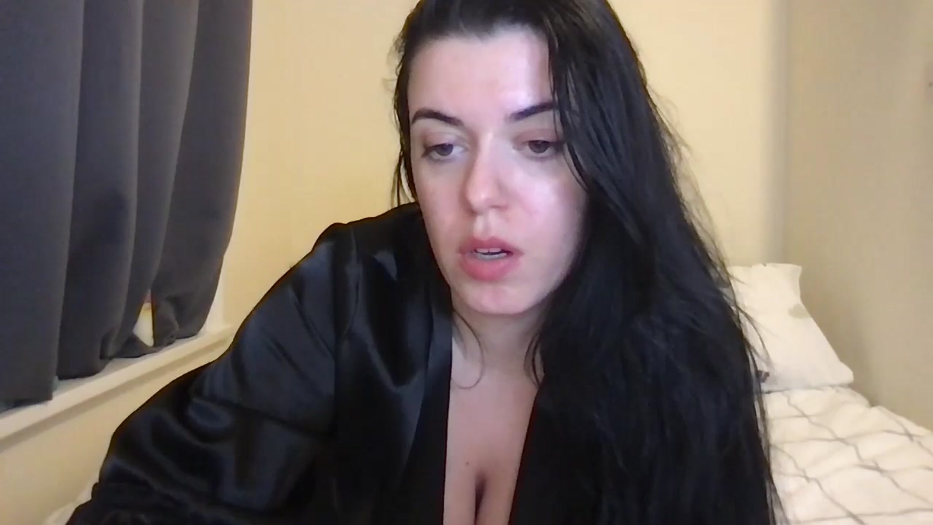 Gallery image thumbnail from xoxEmilyxoxx's myfreecams stream on, 11/27/2024, 18:23 image 3 of 20