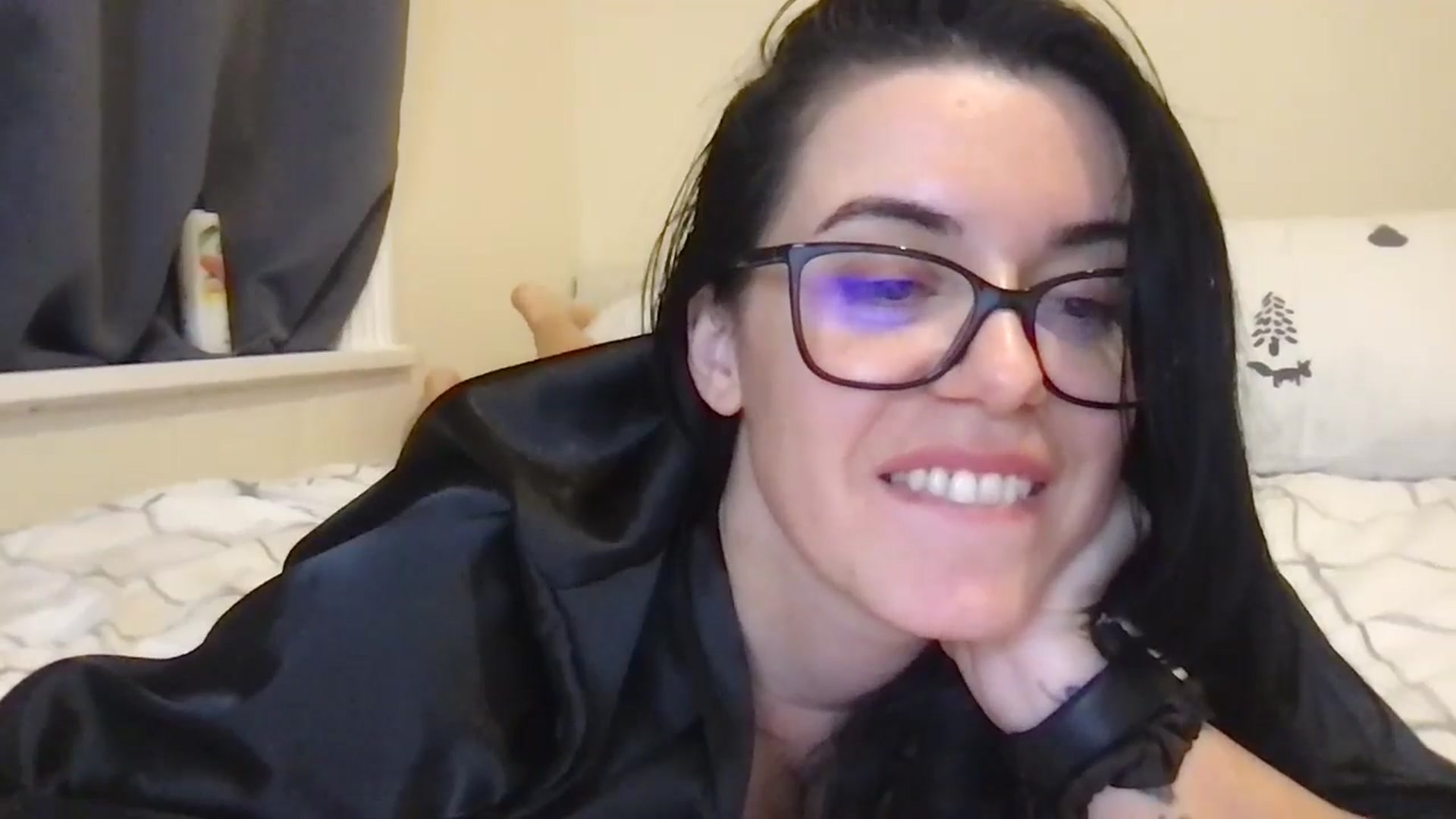 Gallery image thumbnail from xoxEmilyxoxx's myfreecams stream on, 11/27/2024, 18:23 image 15 of 20