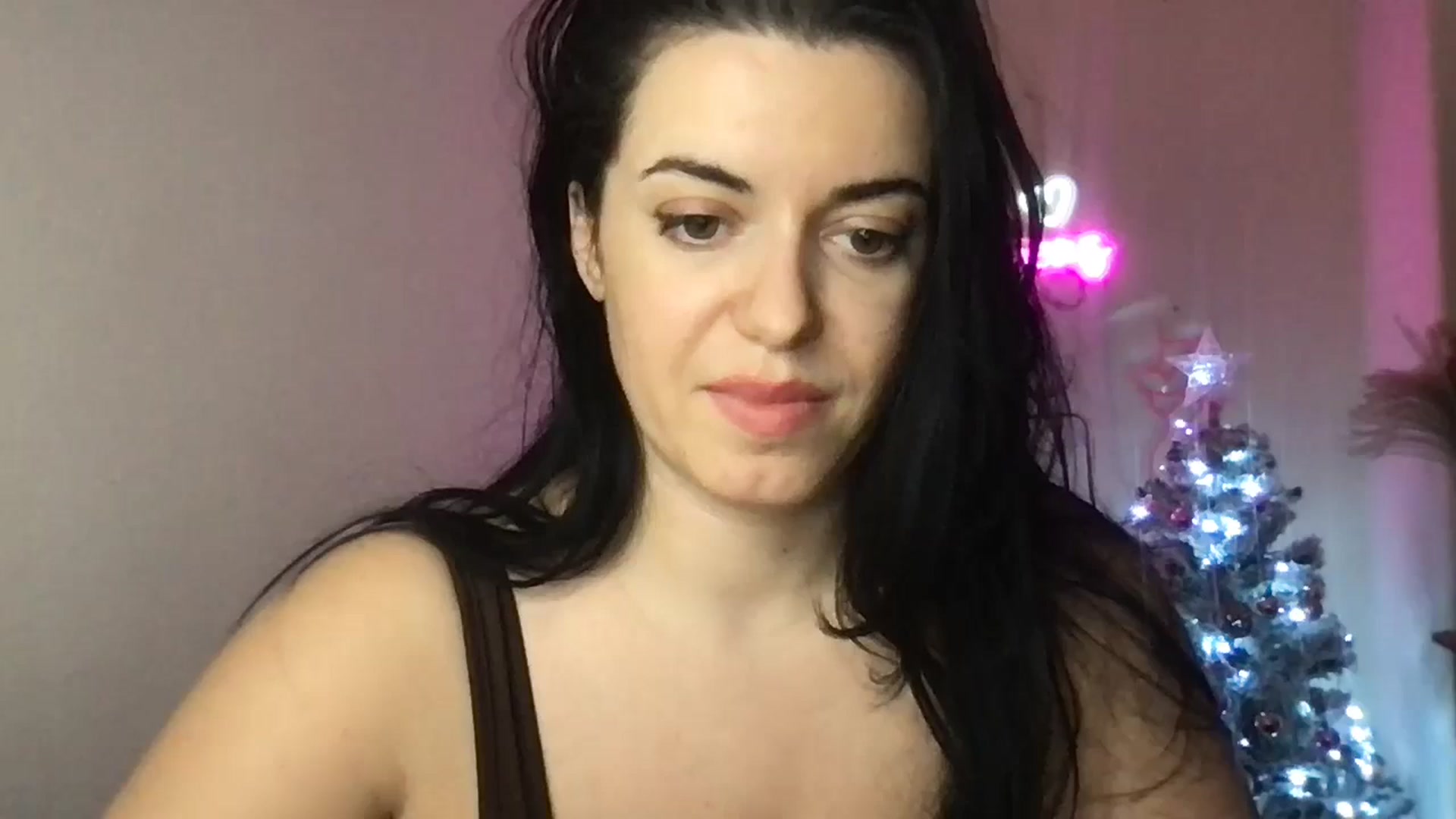 Gallery image thumbnail from xoxEmilyxoxx's myfreecams stream on, 12/30/2024, 16:45 image 12 of 20