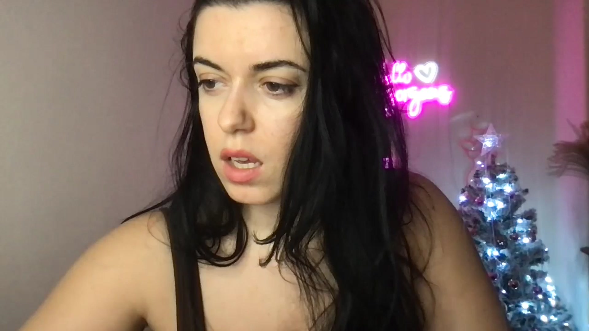 Gallery image thumbnail from xoxEmilyxoxx's myfreecams stream on, 12/30/2024, 16:45 image 7 of 20