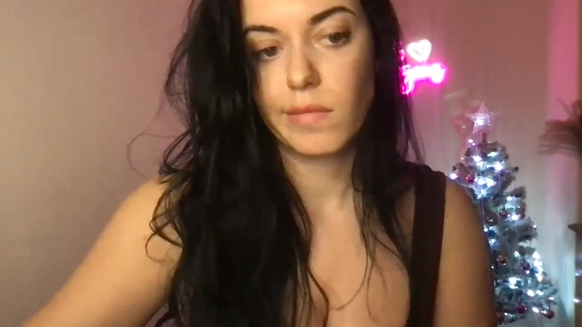Gallery image thumbnail from xoxEmilyxoxx's myfreecams stream on, 12/30/2024, 17:50 image 13 of 20