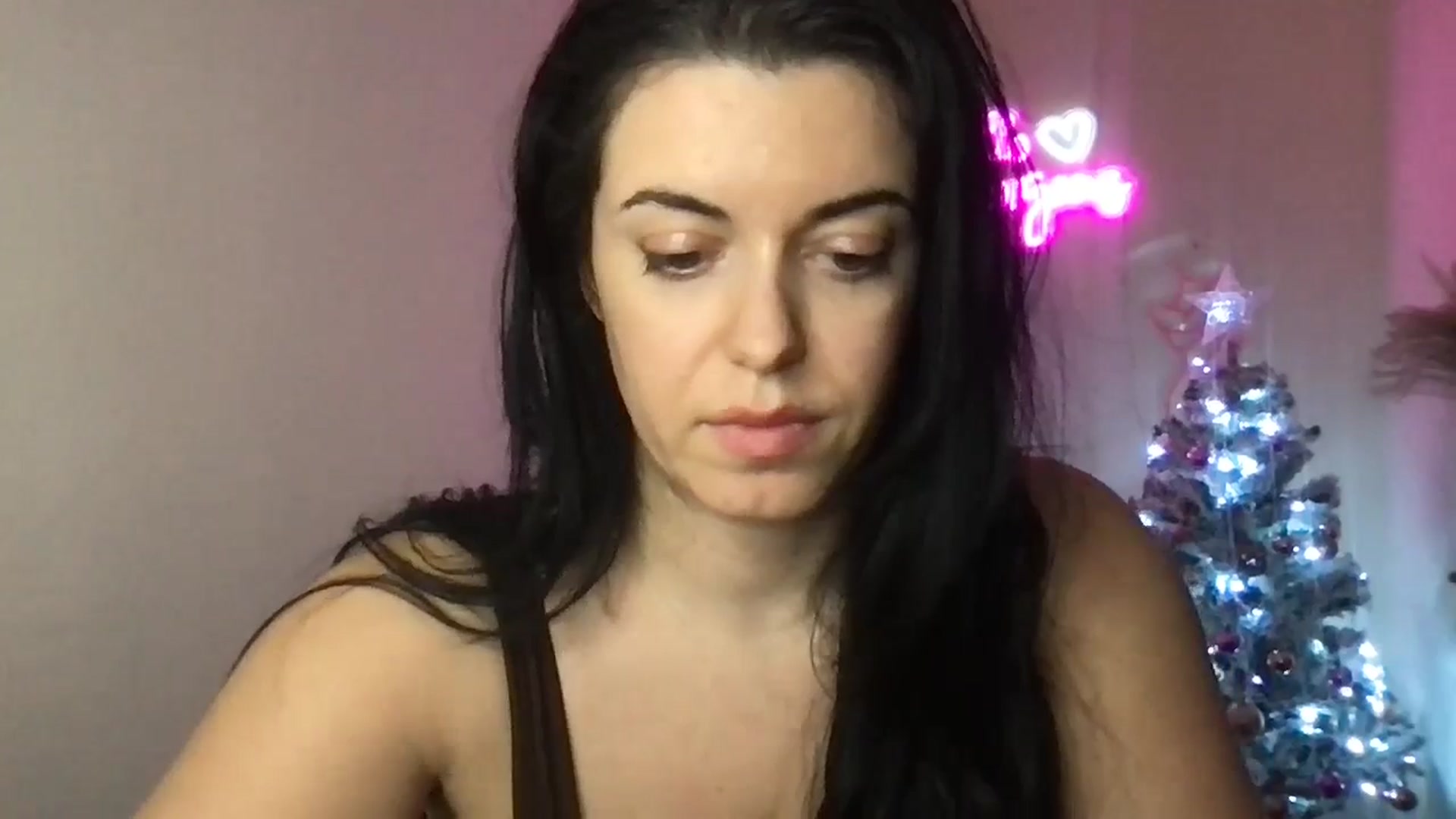 Gallery image thumbnail from xoxEmilyxoxx's myfreecams stream on, 12/30/2024, 19:50 image 13 of 20