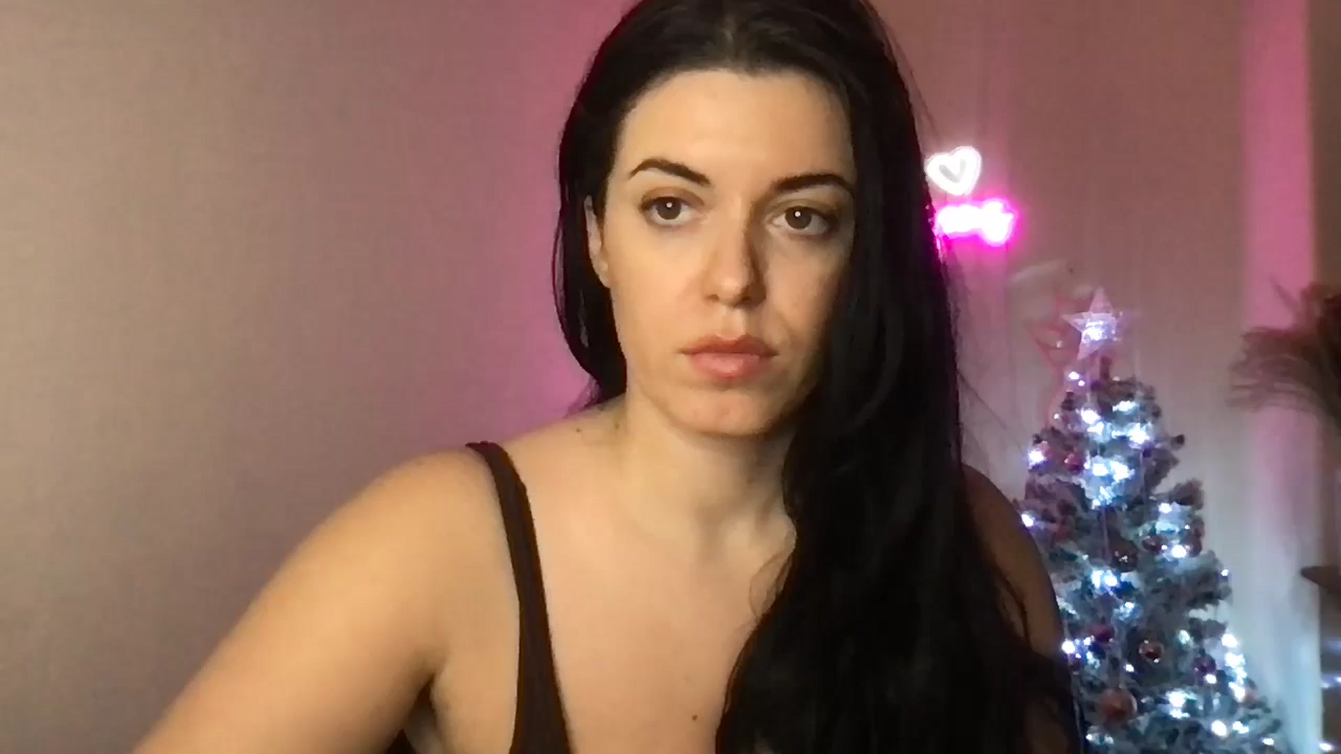 Gallery image thumbnail from xoxEmilyxoxx's myfreecams stream on, 12/30/2024, 19:50 image 3 of 20