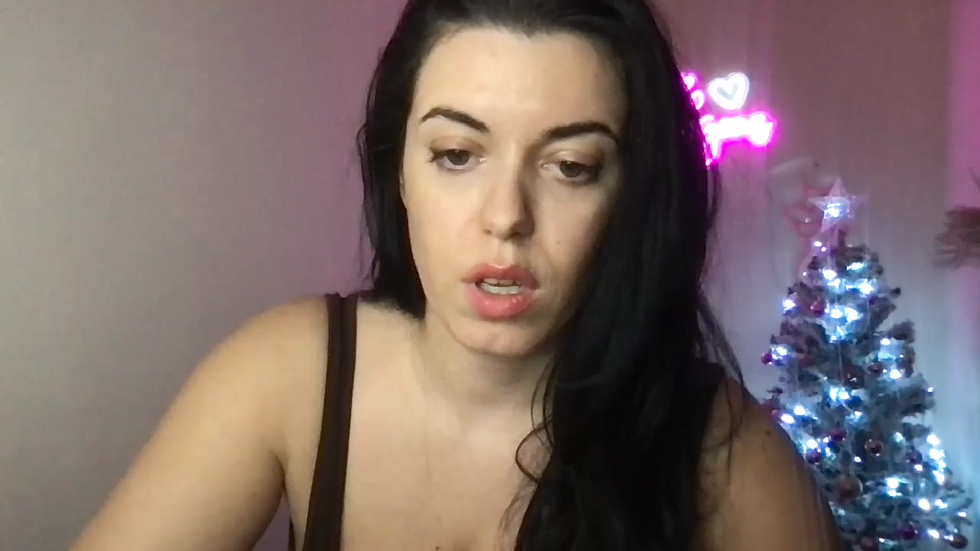 Gallery image thumbnail from xoxEmilyxoxx's myfreecams stream on, 12/30/2024, 19:50 image 8 of 20