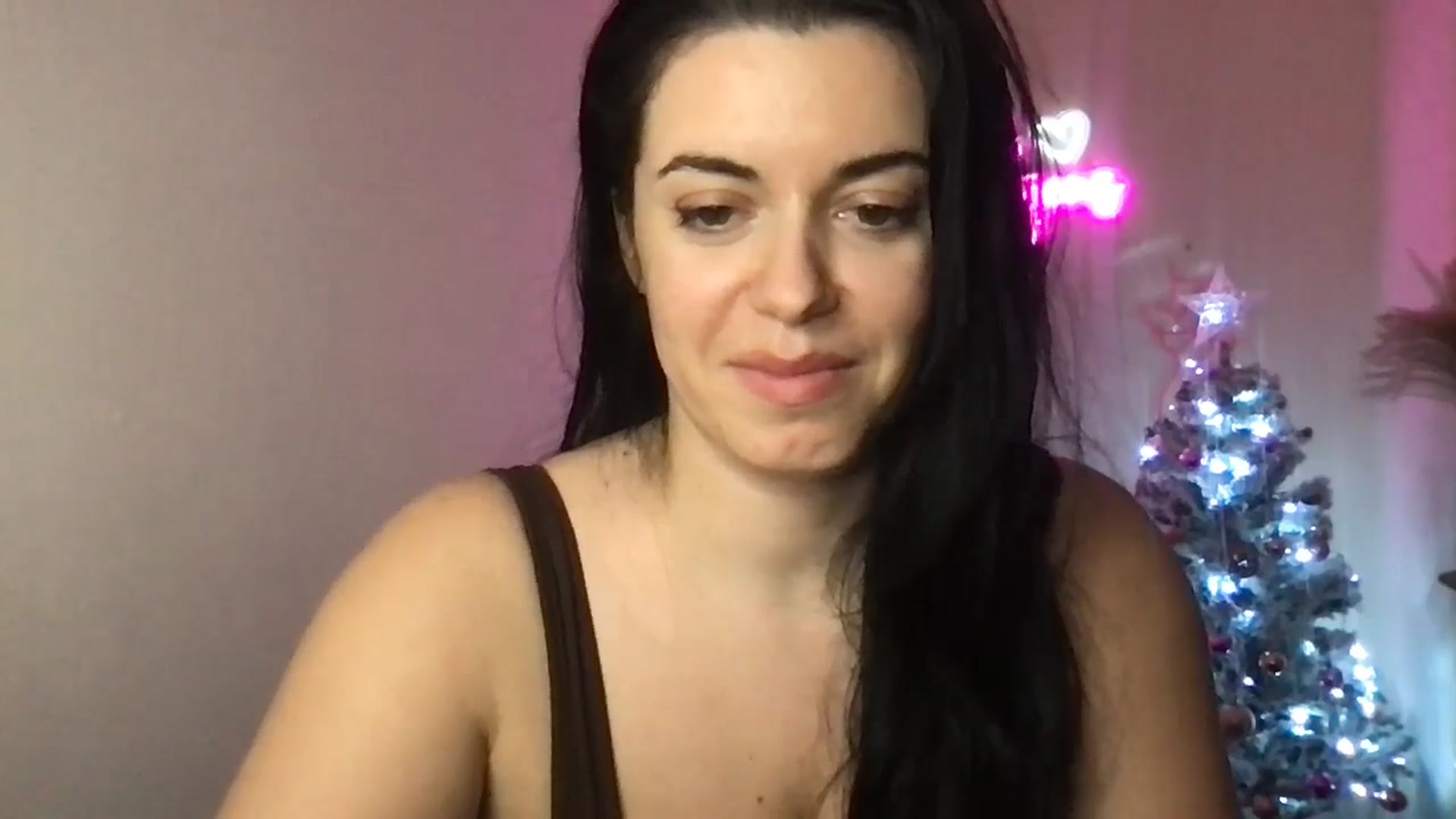 Gallery image thumbnail from xoxEmilyxoxx's myfreecams stream on, 12/30/2024, 19:50 image 14 of 20
