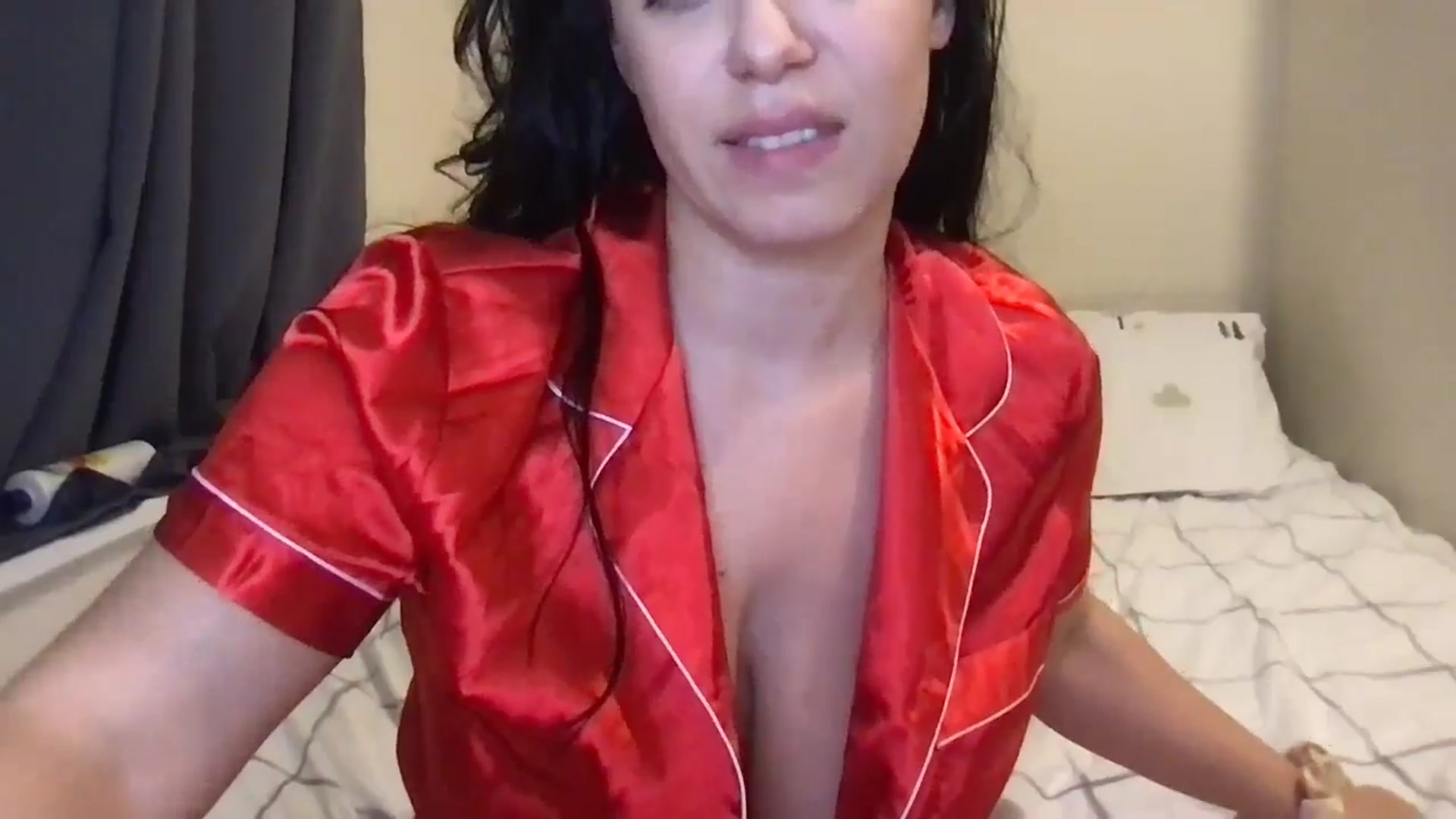 Gallery image thumbnail from xoxEmilyxoxx's myfreecams stream on, 01/06/2025, 18:55 image 16 of 20