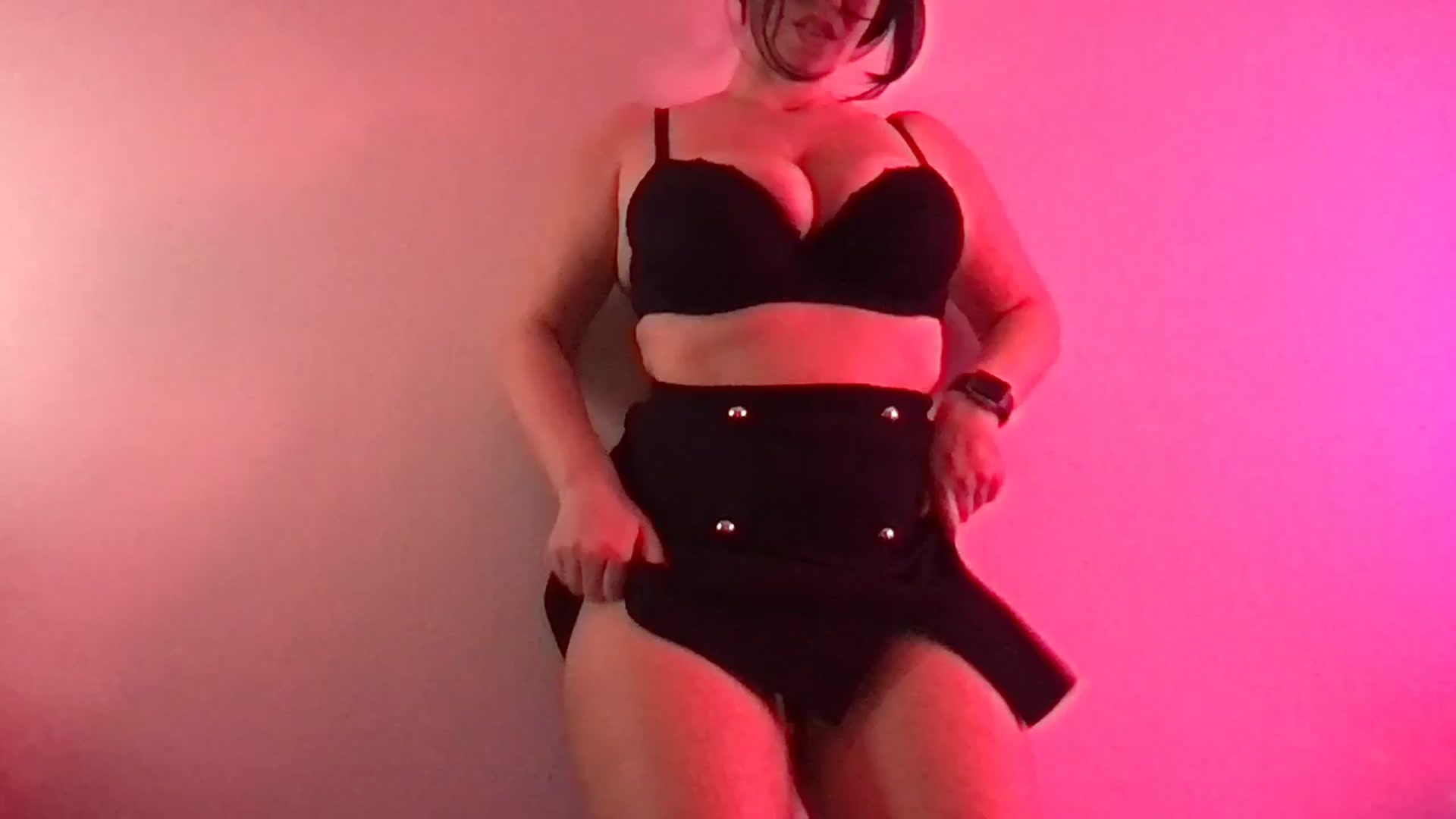 Gallery image thumbnail from xoxEmilyxoxx's myfreecams stream on, 02/21/2025, 21:34 image 5 of 20