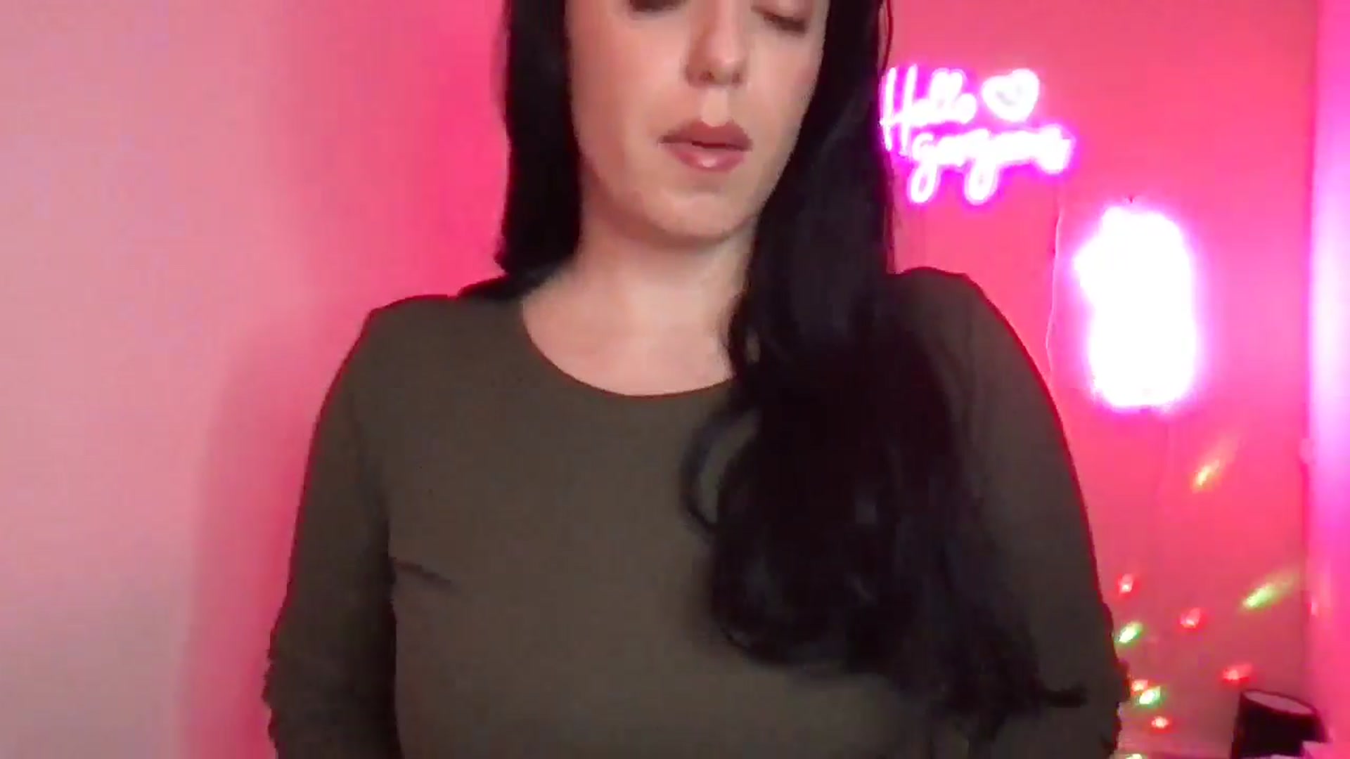Gallery image thumbnail from xoxEmilyxoxx's myfreecams stream on, 02/24/2025, 18:05 image 9 of 20