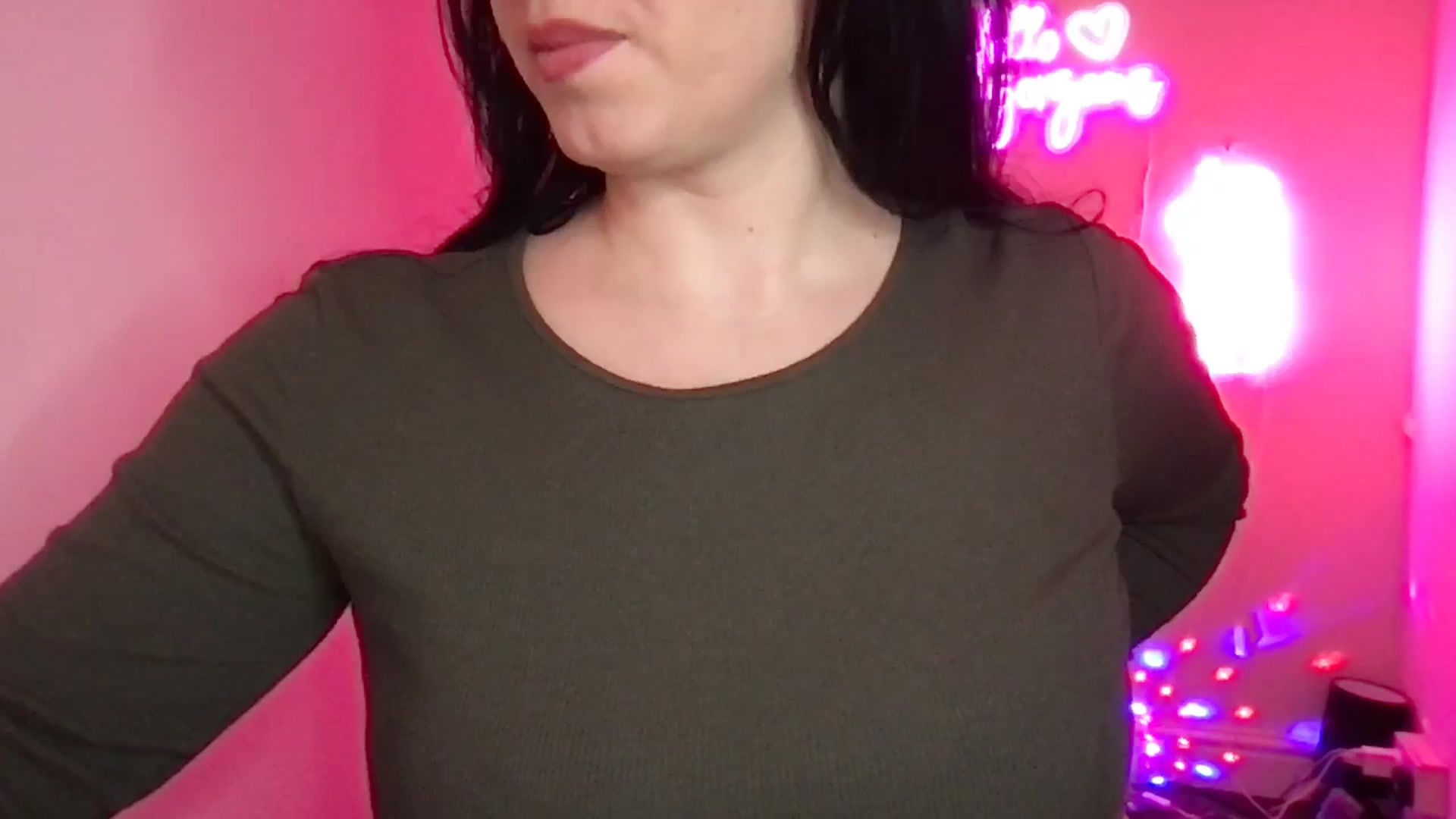 Gallery image thumbnail from xoxEmilyxoxx's myfreecams stream on, 02/24/2025, 18:05 image 15 of 20