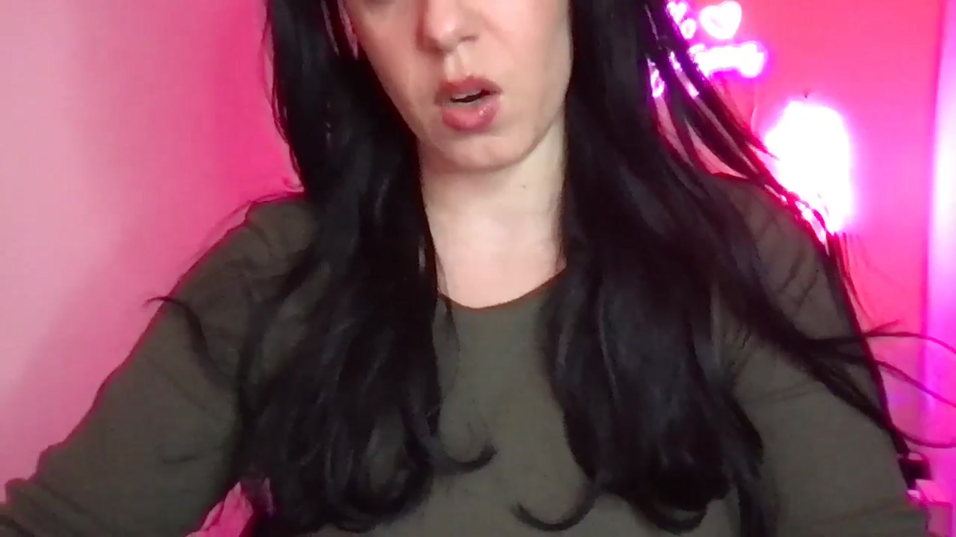 Gallery image thumbnail from xoxEmilyxoxx's myfreecams stream on, 02/24/2025, 18:05 image 19 of 20