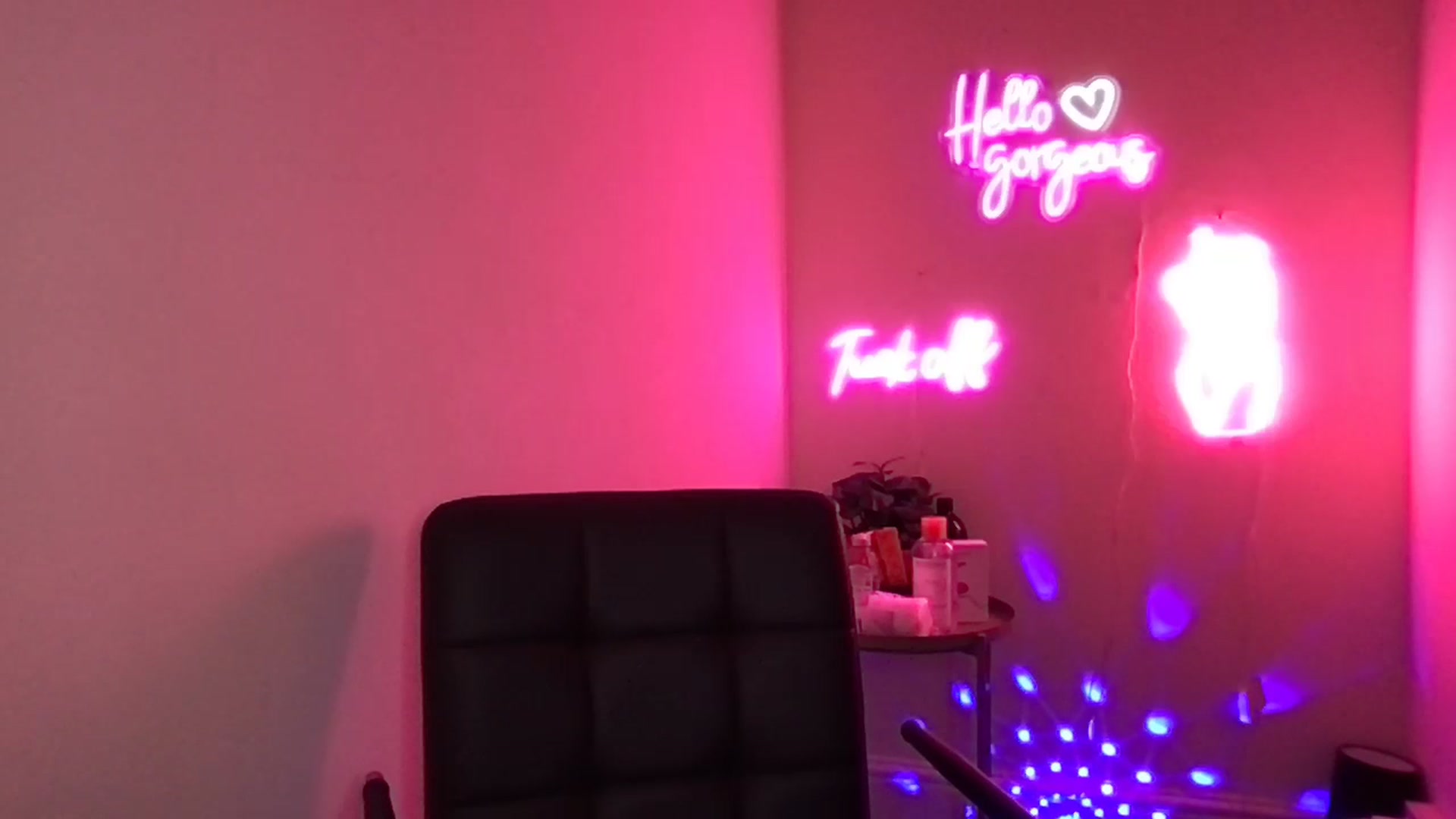 Gallery image thumbnail from xoxEmilyxoxx's myfreecams stream on, 02/24/2025, 18:05 image 3 of 20