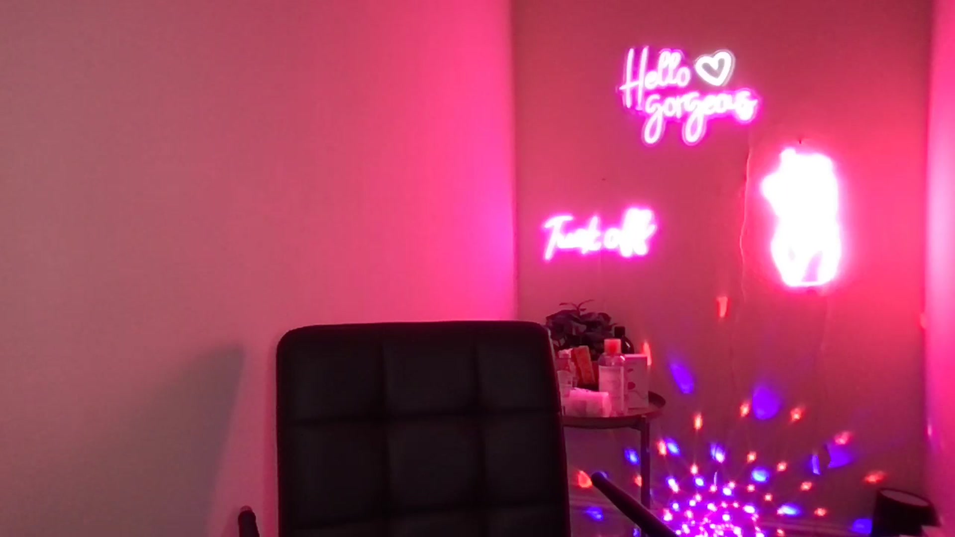 Gallery image thumbnail from xoxEmilyxoxx's myfreecams stream on, 02/24/2025, 18:05 image 4 of 20