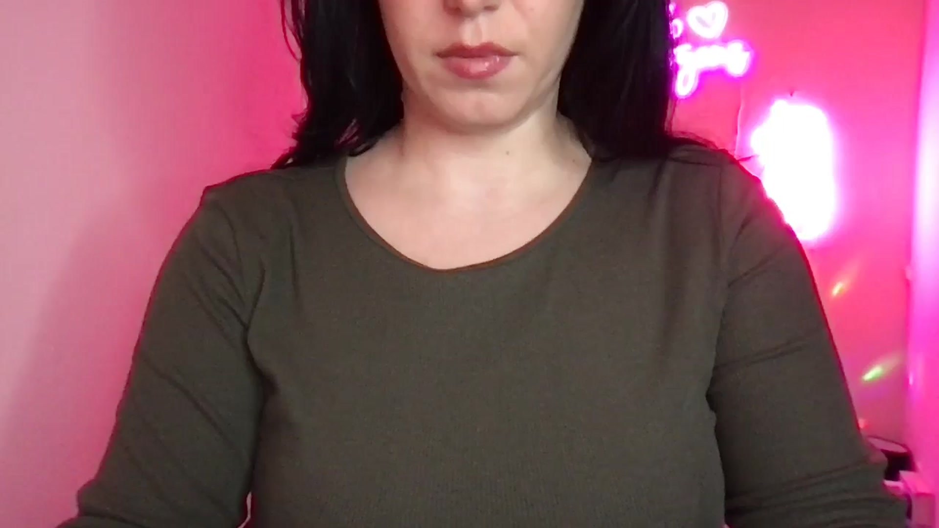 Gallery image thumbnail from xoxEmilyxoxx's myfreecams stream on, 02/24/2025, 18:05 image 16 of 20