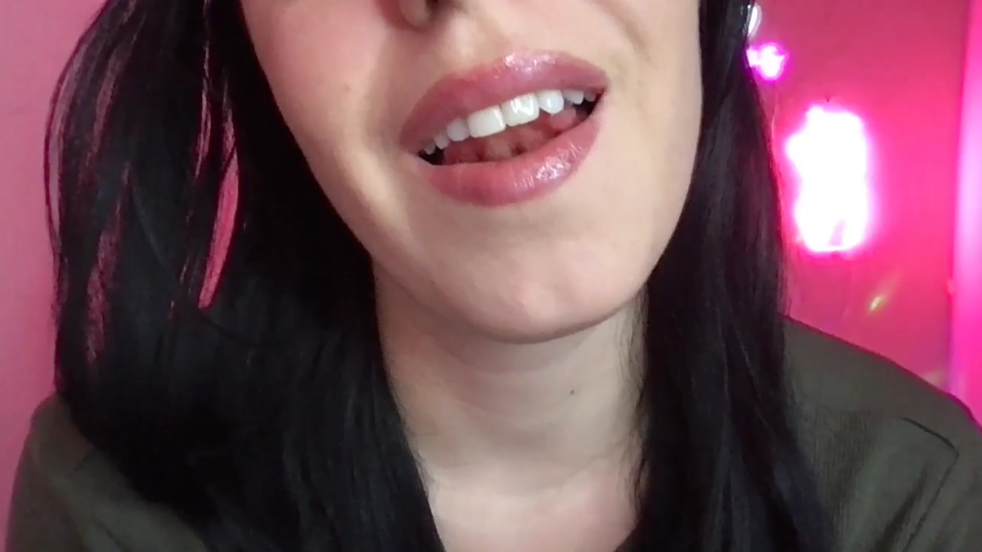Gallery image thumbnail from xoxEmilyxoxx's myfreecams stream on, 02/24/2025, 18:05 image 17 of 20