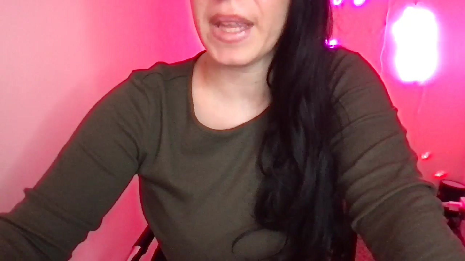 Gallery image thumbnail from xoxEmilyxoxx's myfreecams stream on, 02/24/2025, 18:52 image 11 of 20