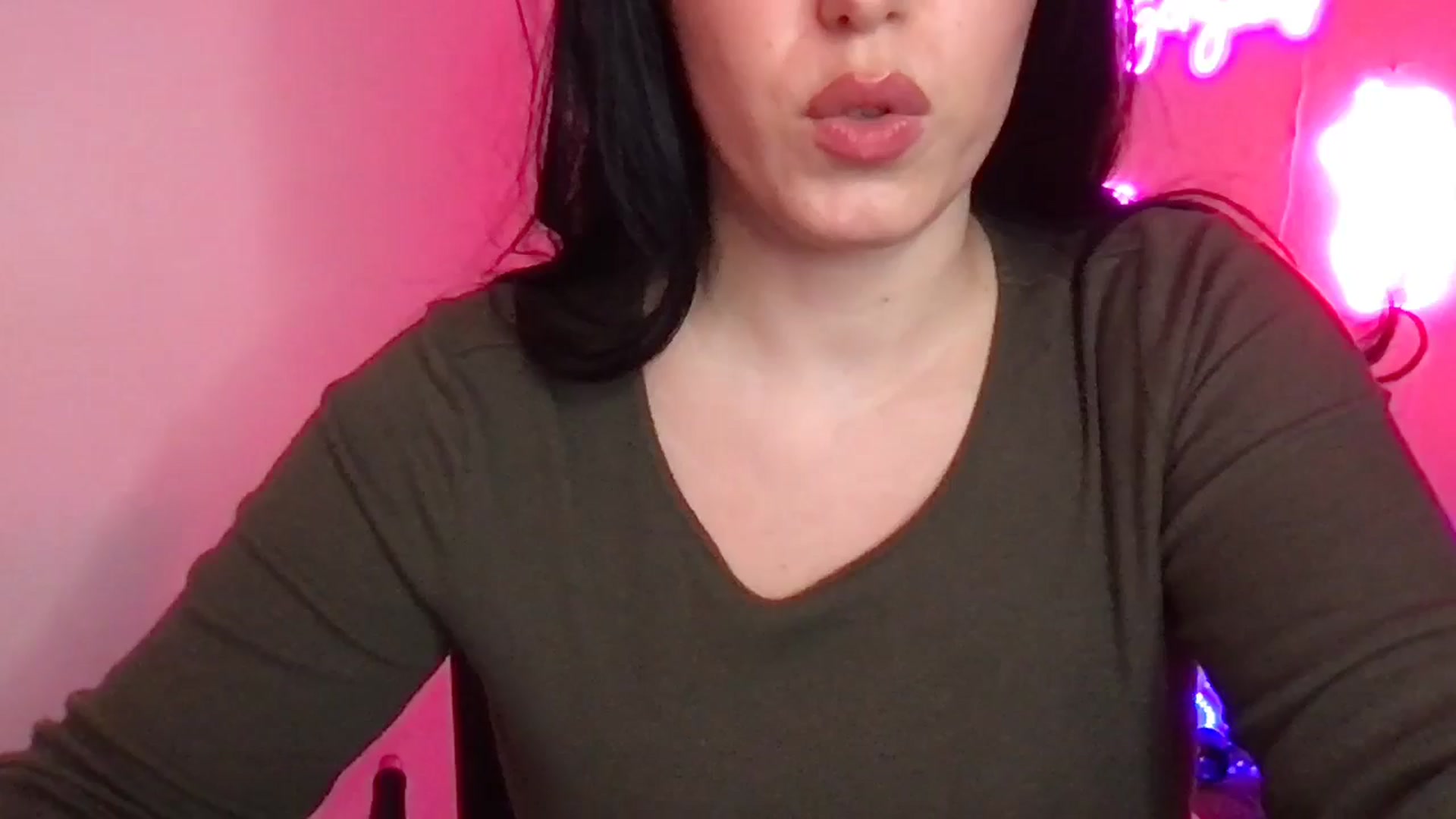 Gallery image thumbnail from xoxEmilyxoxx's myfreecams stream on, 02/24/2025, 19:56 image 19 of 20
