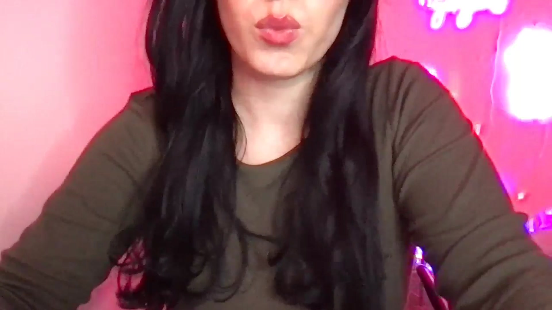 Gallery image thumbnail from xoxEmilyxoxx's myfreecams stream on, 02/24/2025, 19:56 image 3 of 20