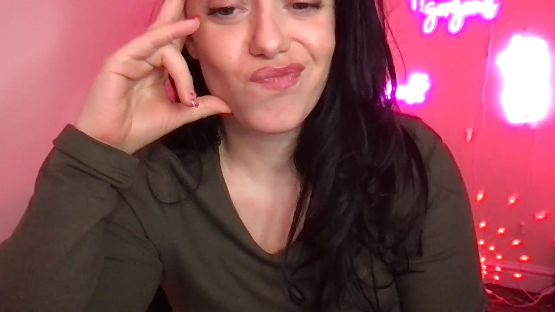 Gallery image thumbnail from xoxEmilyxoxx's myfreecams stream on, 02/24/2025, 23:23 image 9 of 20