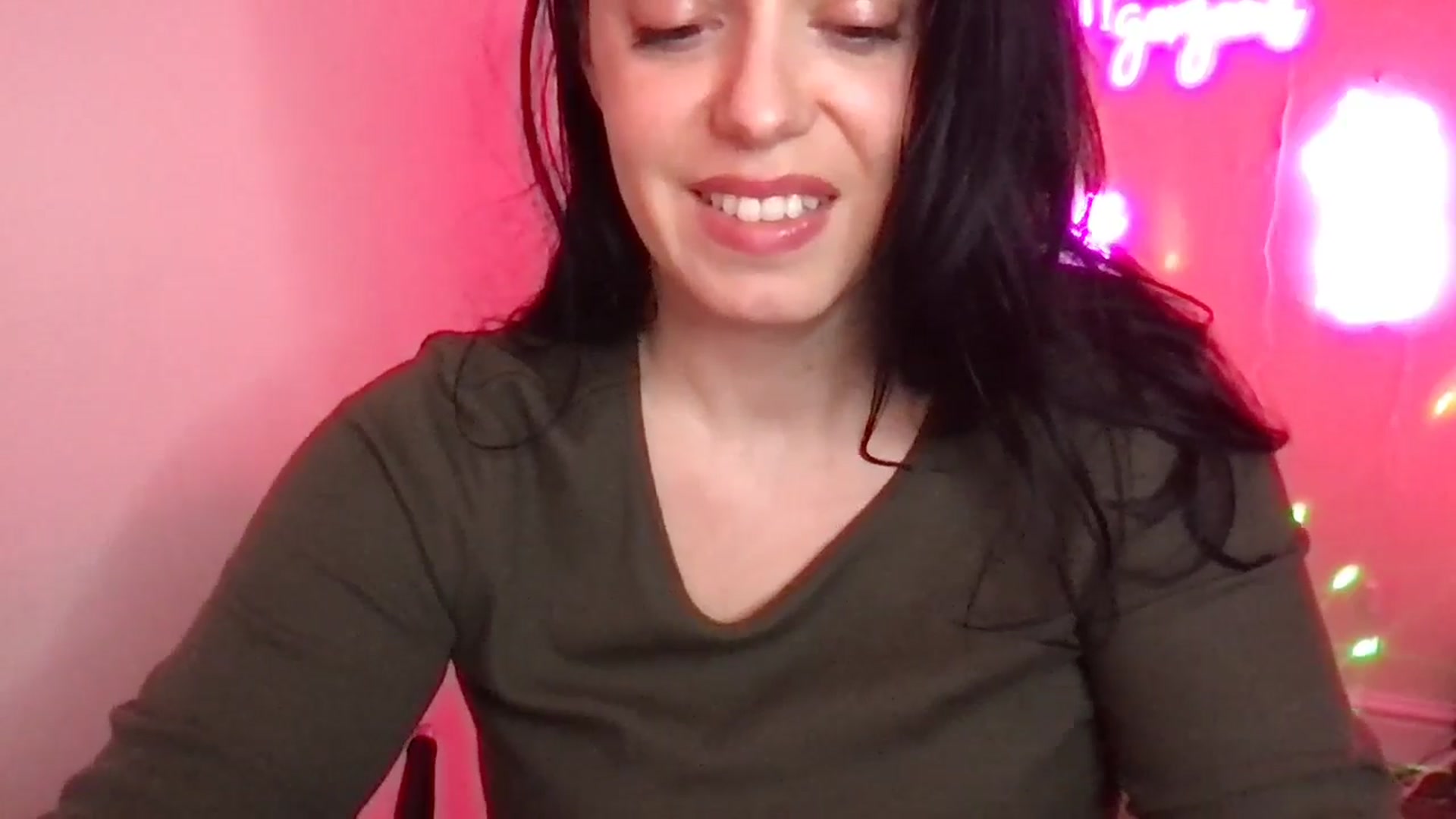 Gallery image thumbnail from xoxEmilyxoxx's myfreecams stream on, 02/24/2025, 23:23 image 4 of 20