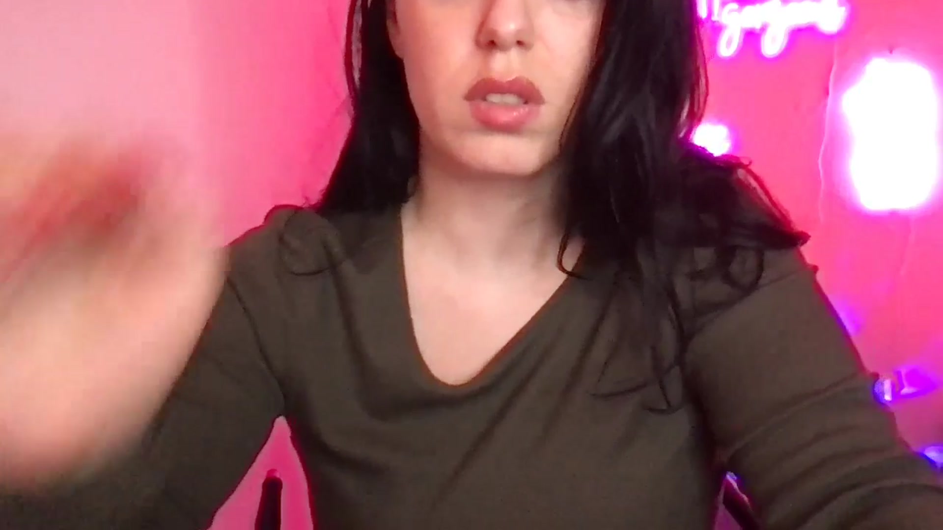 Gallery image thumbnail from xoxEmilyxoxx's myfreecams stream on, 02/24/2025, 23:23 image 6 of 20