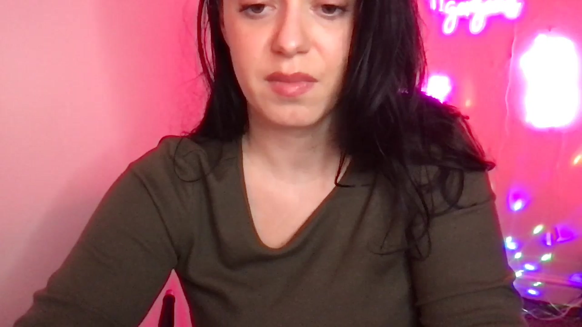 Gallery image thumbnail from xoxEmilyxoxx's myfreecams stream on, 02/24/2025, 23:23 image 5 of 20