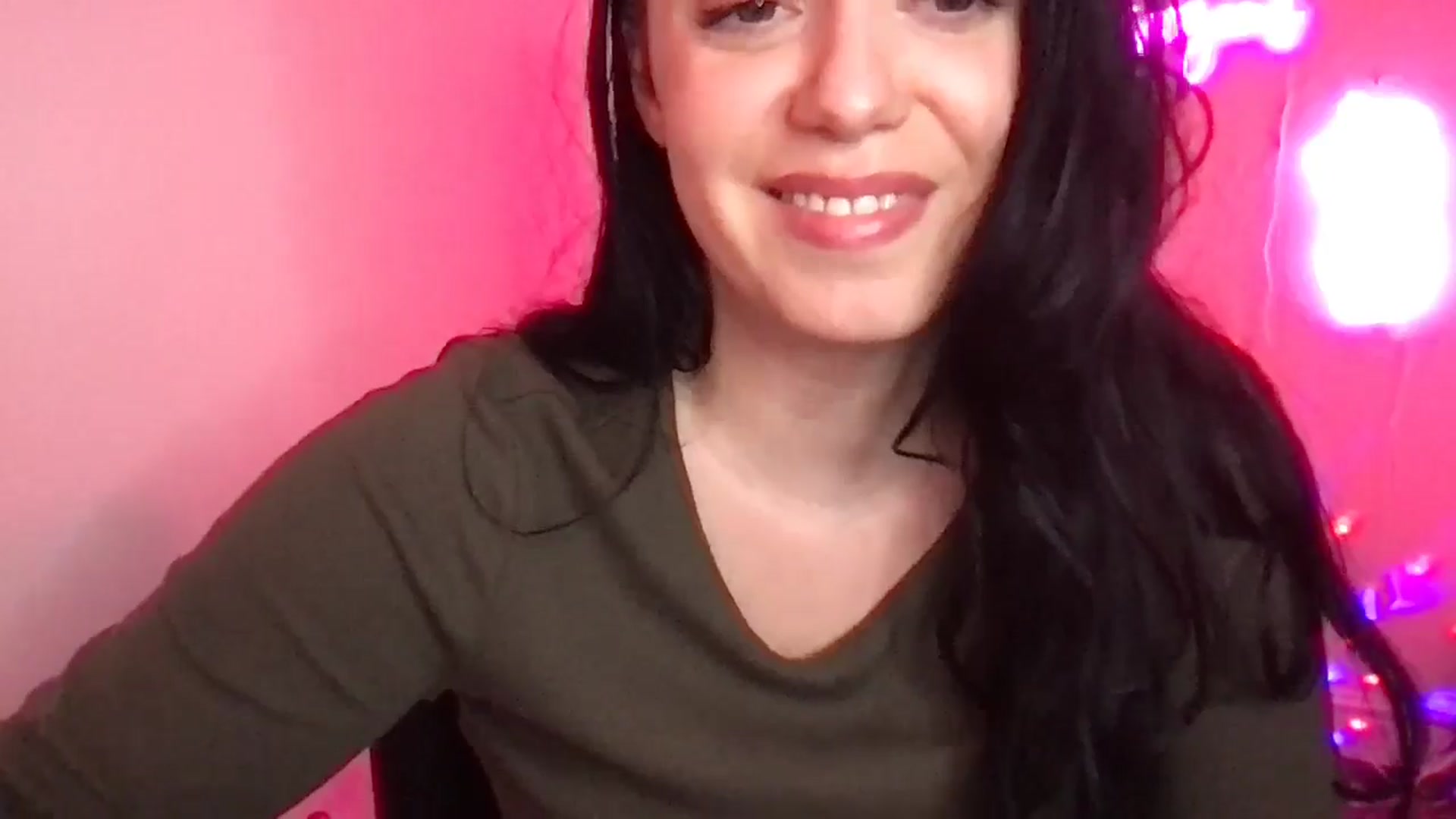 Gallery image thumbnail from xoxEmilyxoxx's myfreecams stream on, 02/24/2025, 23:23 image 10 of 20