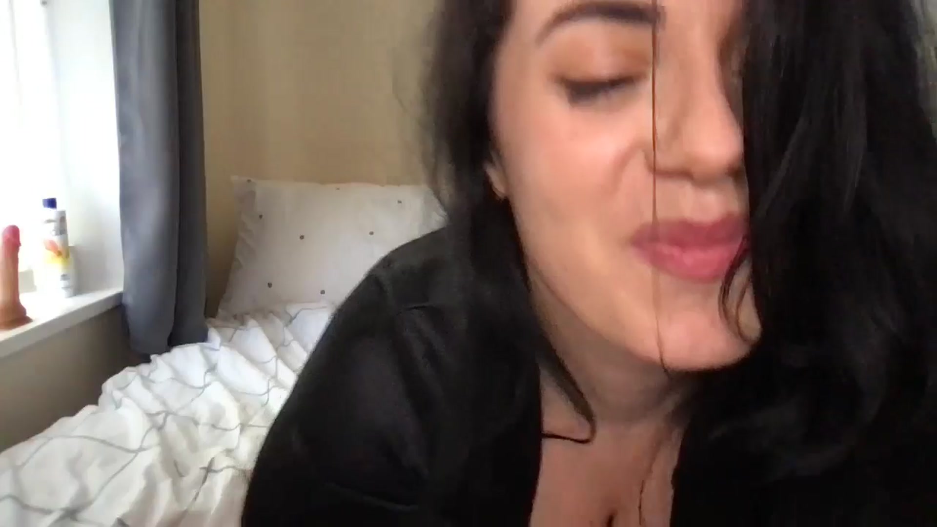 Gallery image thumbnail from xoxEmilyxoxx's myfreecams stream on, 02/28/2025, 17:05 image 13 of 20