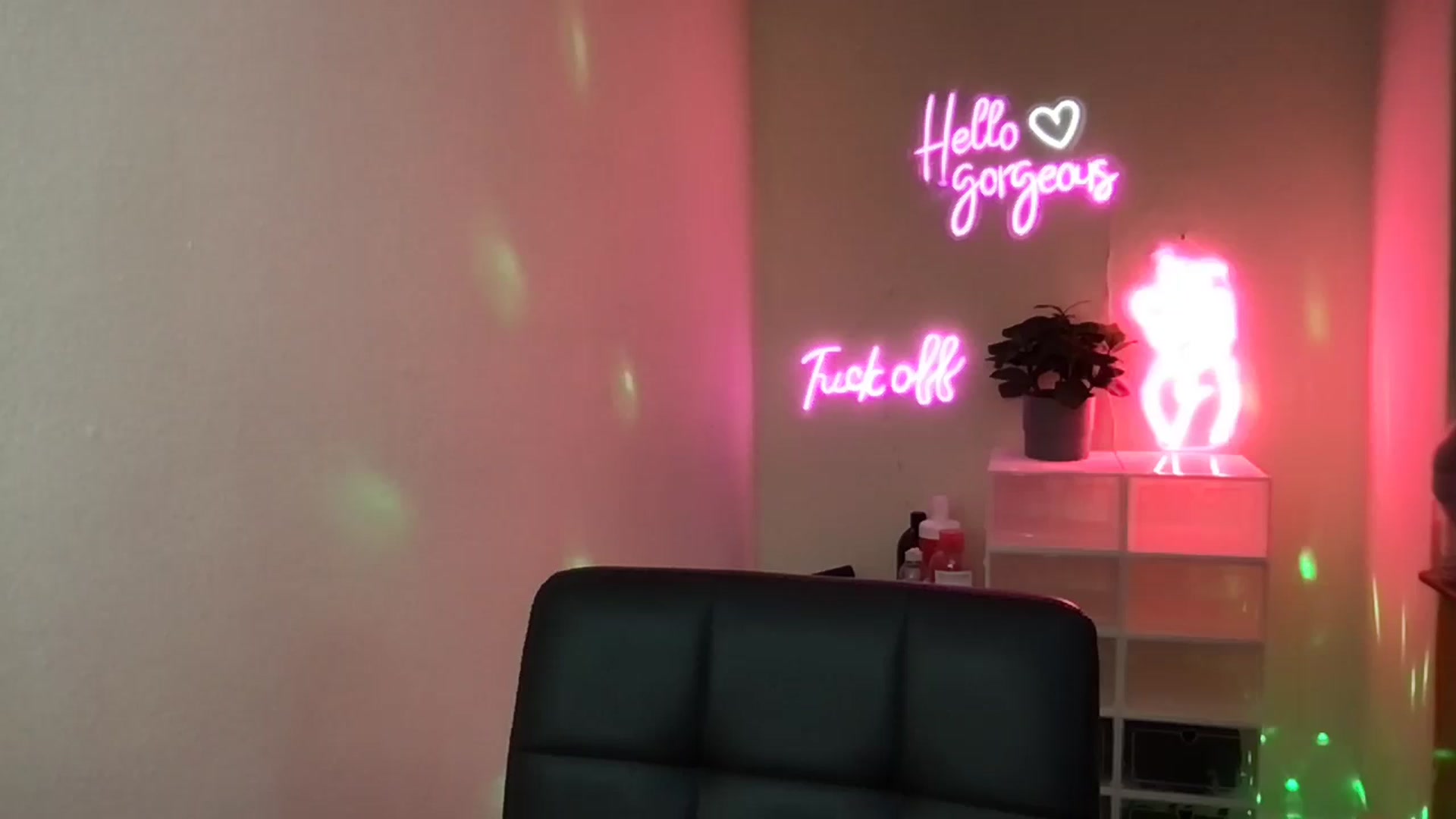 Gallery image thumbnail from xoxEmilyxoxx's myfreecams stream on, 04/17/2025, 19:40 image 6 of 20