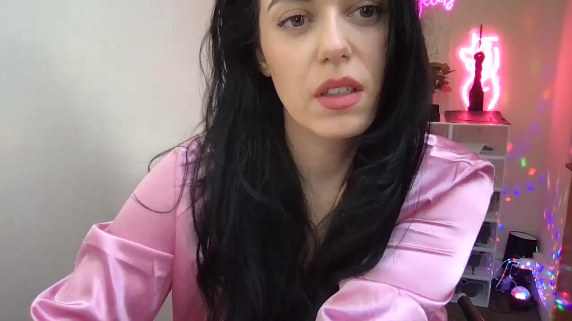 Gallery image thumbnail from xoxEmilyxoxx's myfreecams stream on, 04/22/2025, 12:11 image 10 of 20