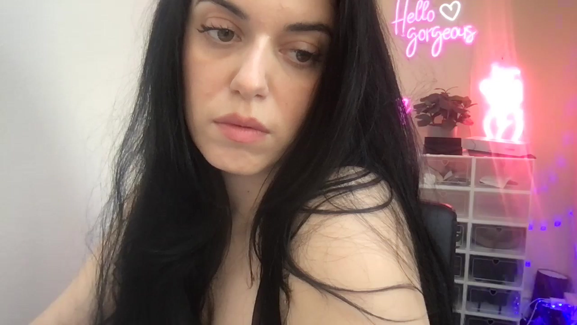 Gallery image thumbnail from xoxEmilyxoxx's myfreecams stream on, 04/24/2025, 13:58 image 17 of 20