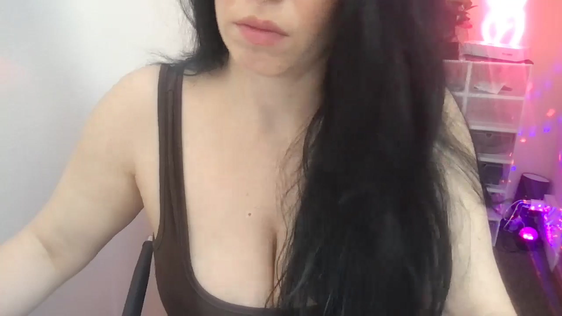 Gallery image thumbnail from xoxEmilyxoxx's myfreecams stream on, 04/24/2025, 13:58 image 15 of 20