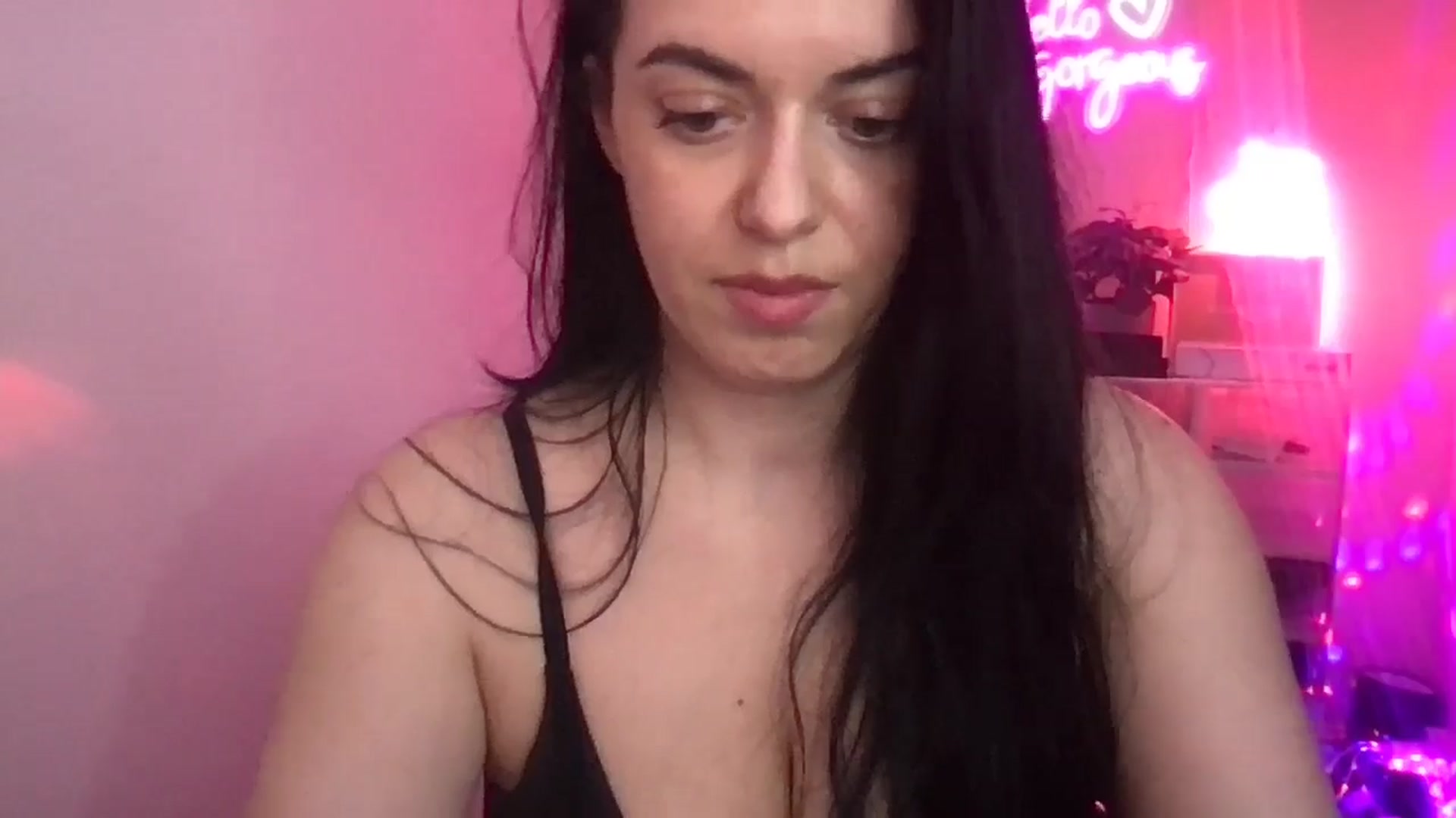 Gallery image thumbnail from xoxEmilyxoxx's myfreecams stream on, 04/29/2025, 21:47 image 2 of 20