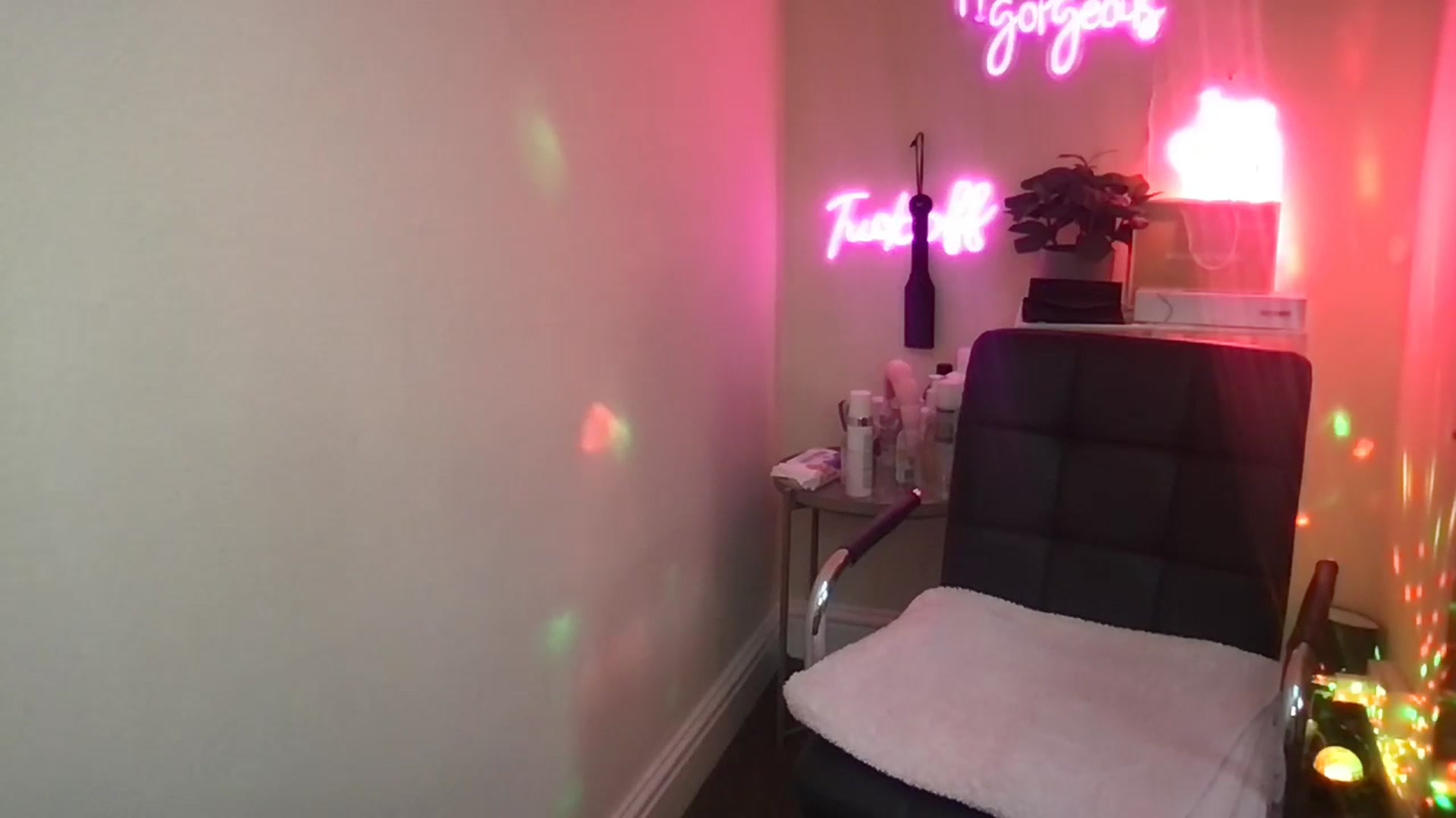 Gallery image thumbnail from xoxEmilyxoxx's myfreecams stream on, 05/01/2025, 19:17 image 4 of 20
