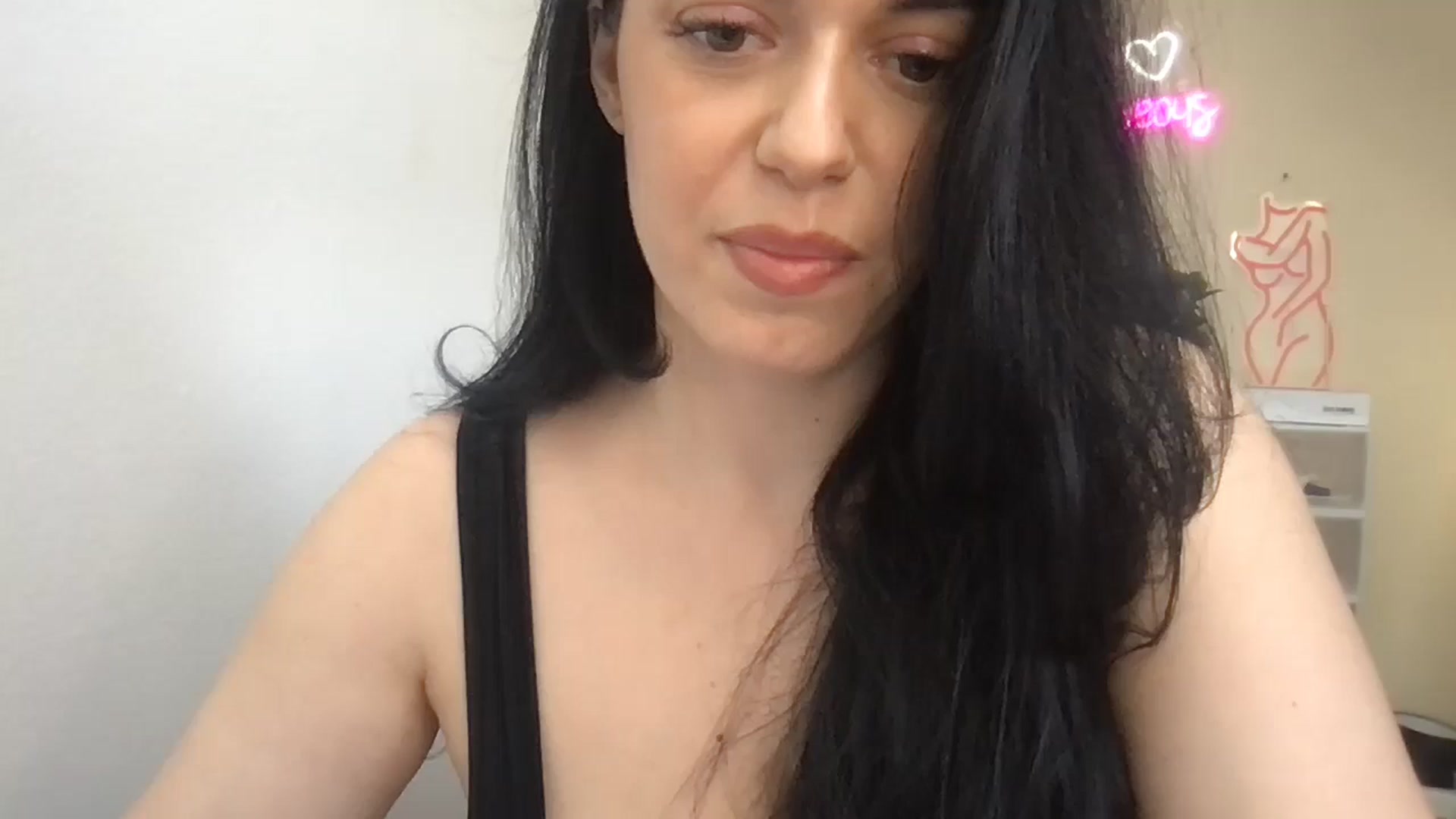 Gallery image thumbnail from xoxEmilyxoxx's myfreecams stream on, 05/02/2025, 16:43 image 10 of 20