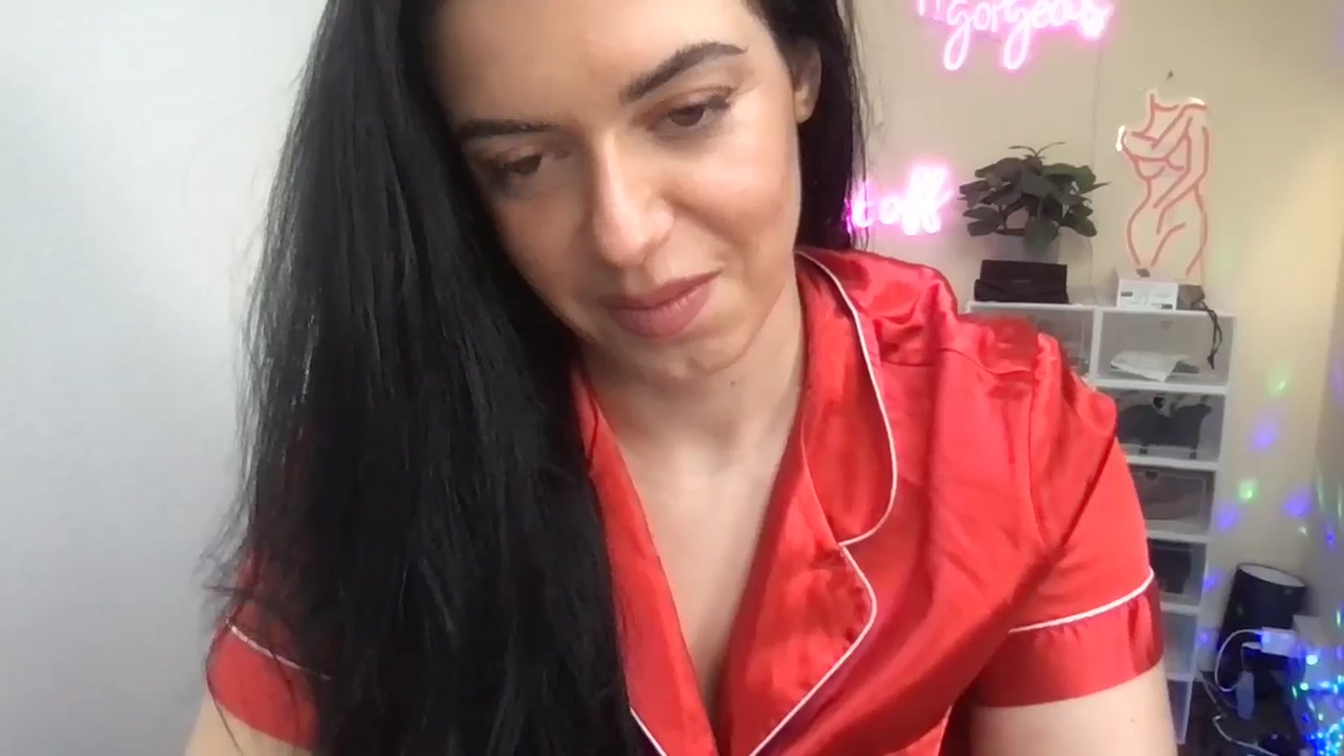 Gallery image thumbnail from xoxEmilyxoxx's myfreecams stream on, 05/07/2025, 17:37 image 7 of 20